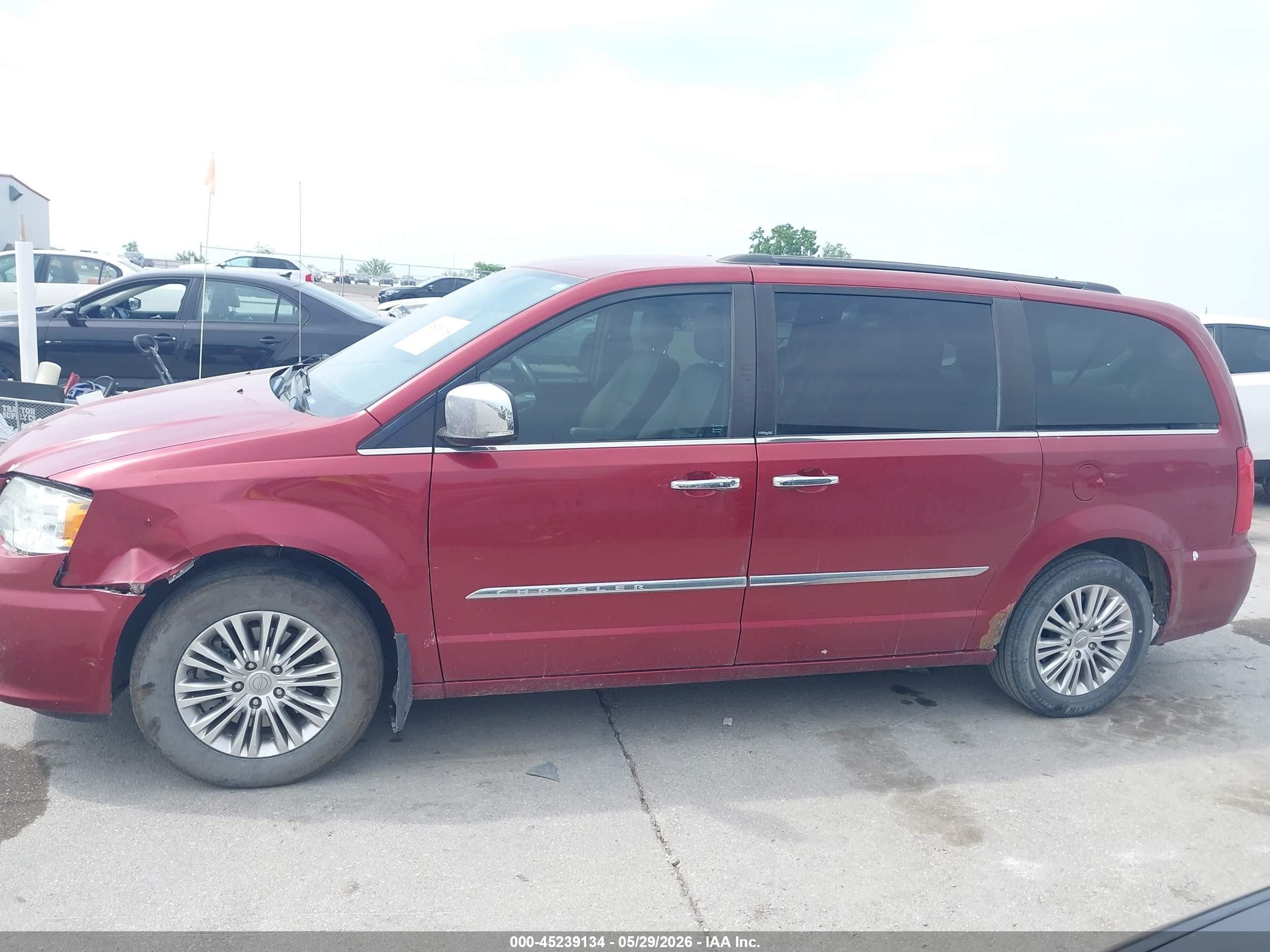 2013 Chrysler Town & Country Touring-l Red vin: 2C4RC1CGXDR653900