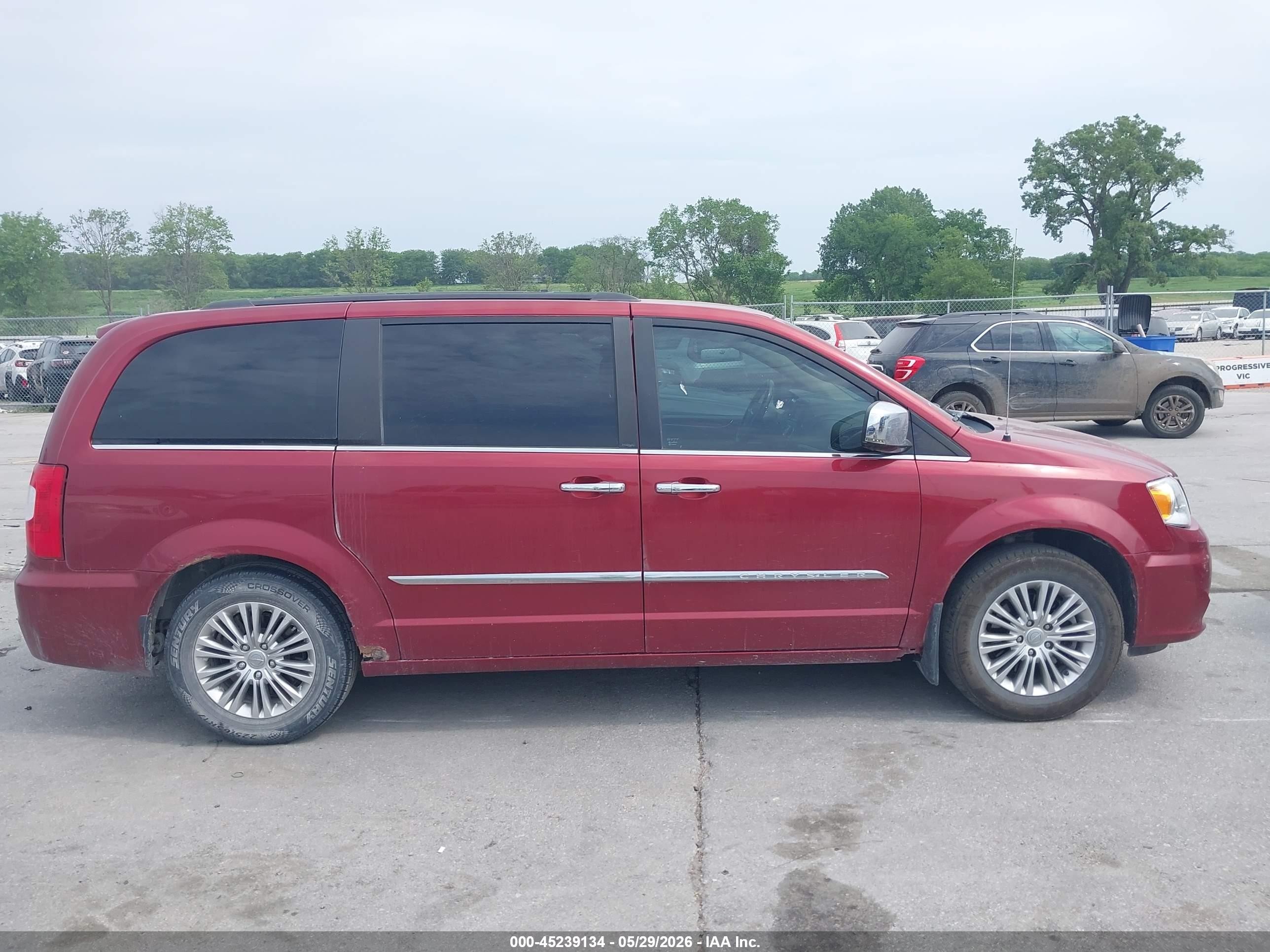 2013 Chrysler Town & Country Touring-l Red vin: 2C4RC1CGXDR653900