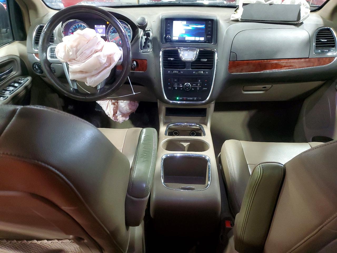 2013 Chrysler Town & Country Touring L Red vin: 2C4RC1CGXDR756637