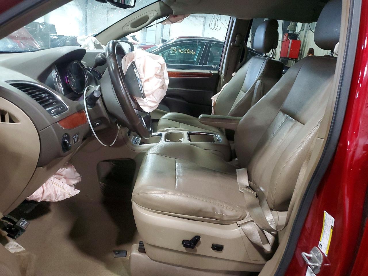 2013 Chrysler Town & Country Touring L Red vin: 2C4RC1CGXDR756637