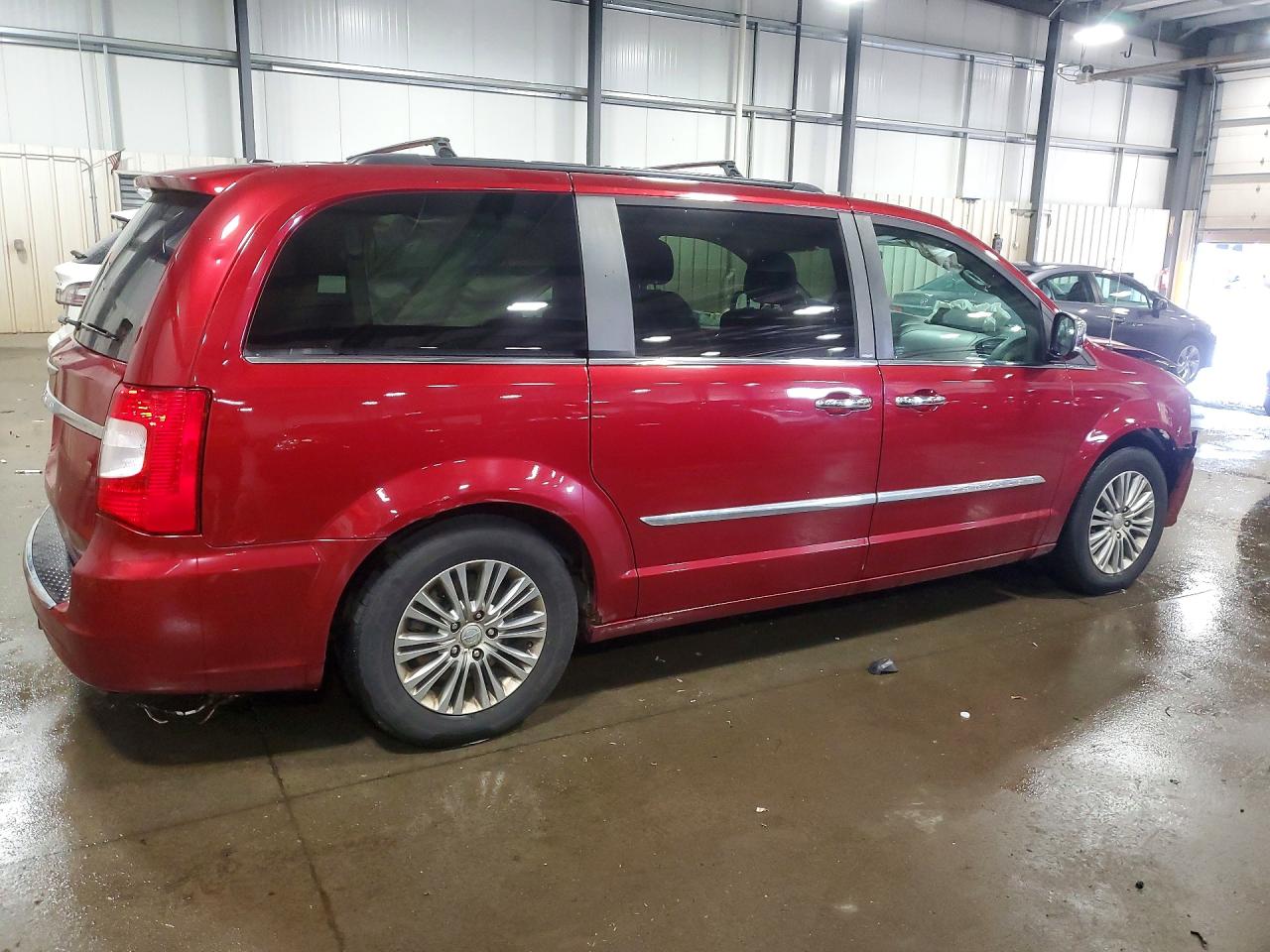 2013 Chrysler Town & Country Touring L Red vin: 2C4RC1CGXDR756637