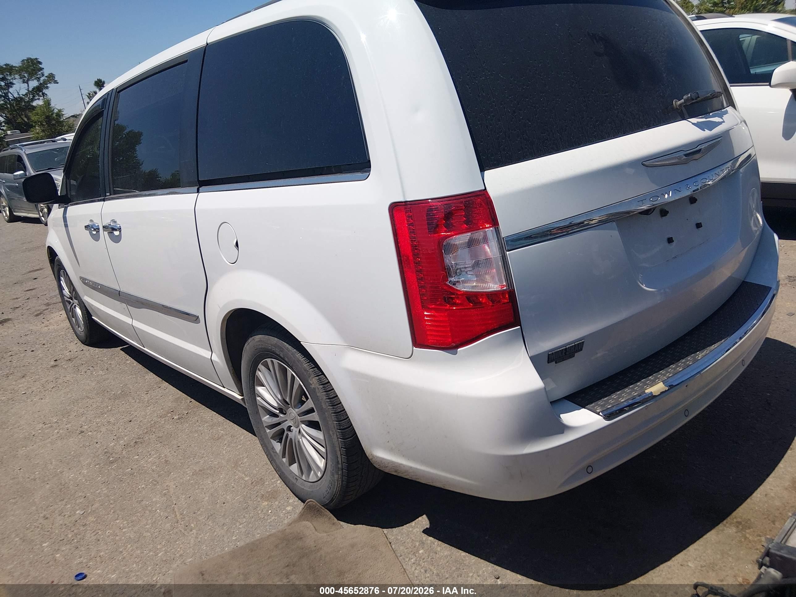 2013 Chrysler Town & Country Touring-l White vin: 2C4RC1CGXDR816092