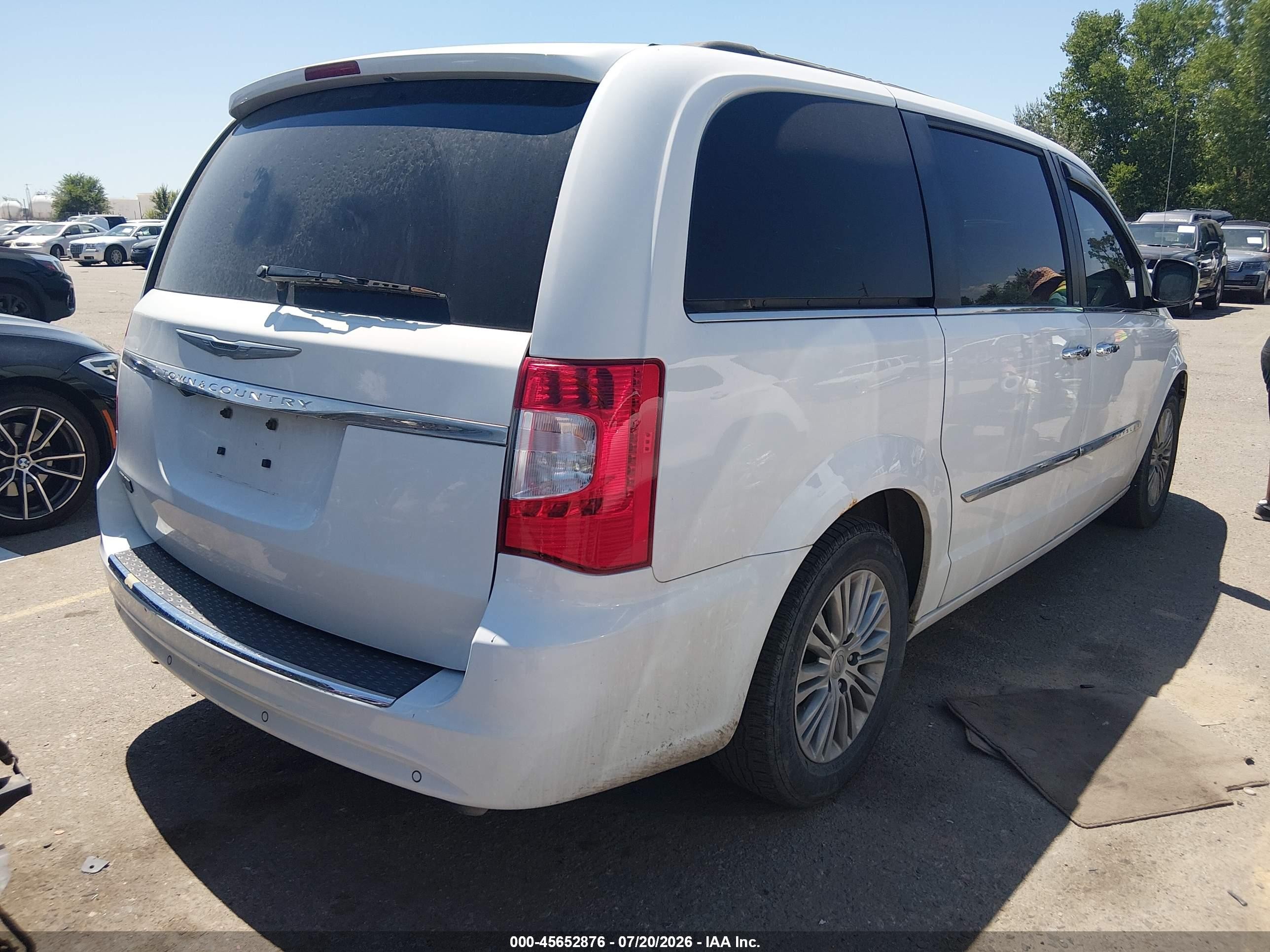 2013 Chrysler Town & Country Touring-l White vin: 2C4RC1CGXDR816092