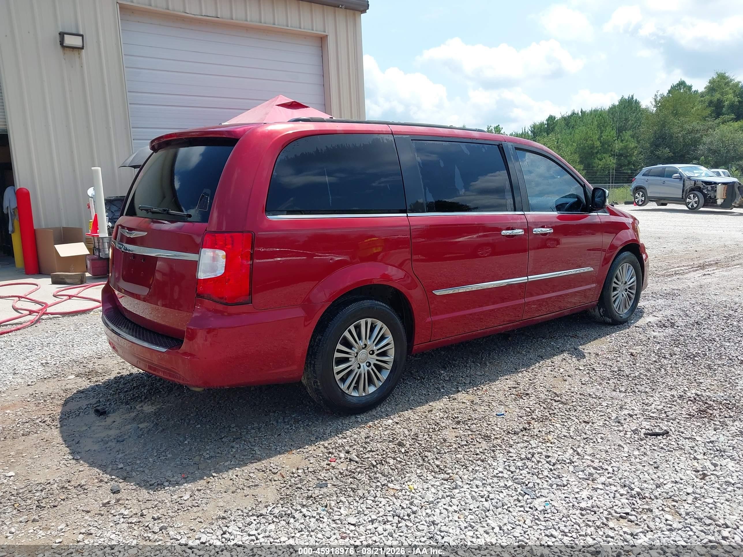 2014 Chrysler Town & Country Touring-l Red vin: 2C4RC1CGXER165208