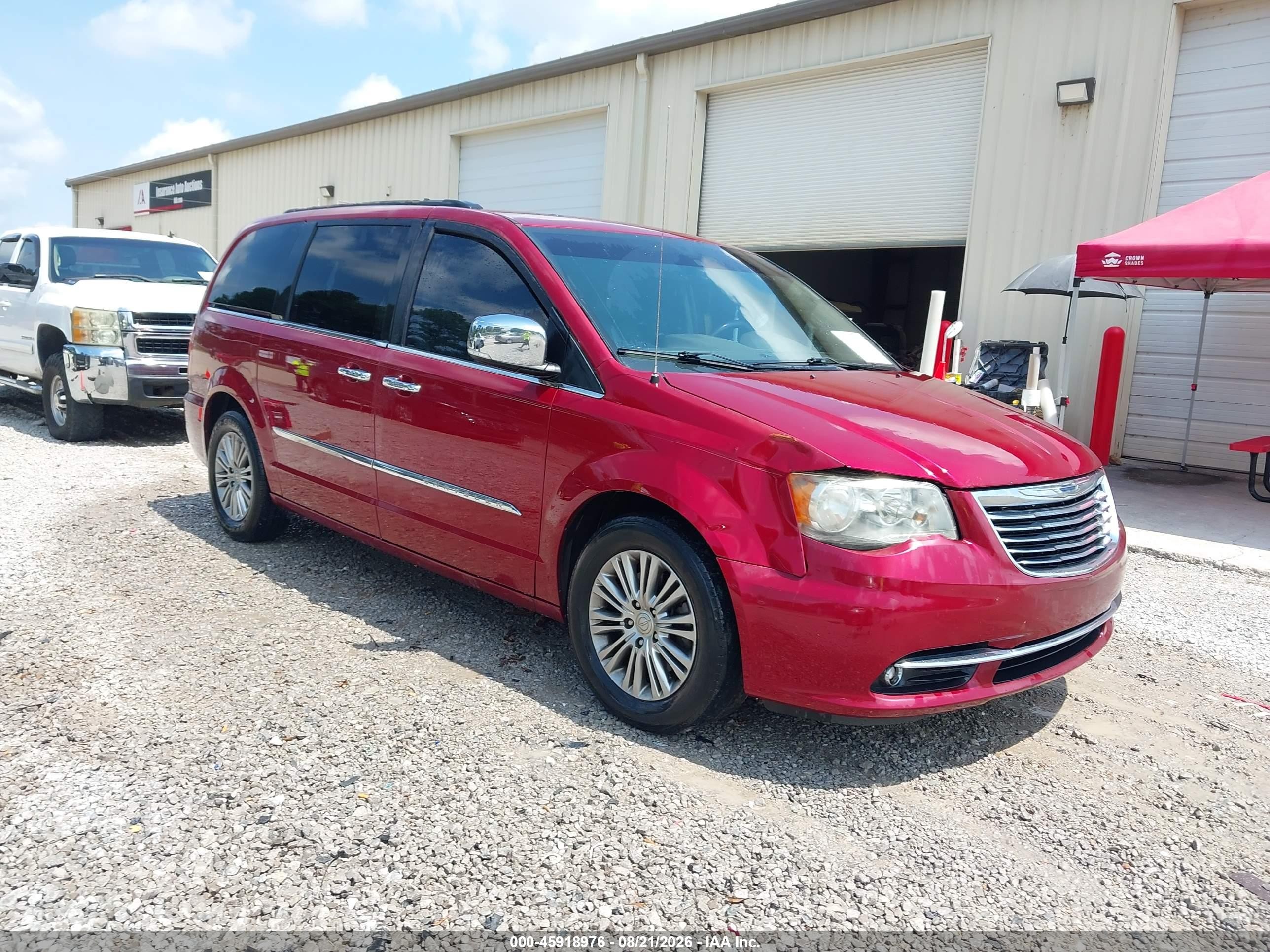 2014 Chrysler Town & Country Touring-l Red vin: 2C4RC1CGXER165208