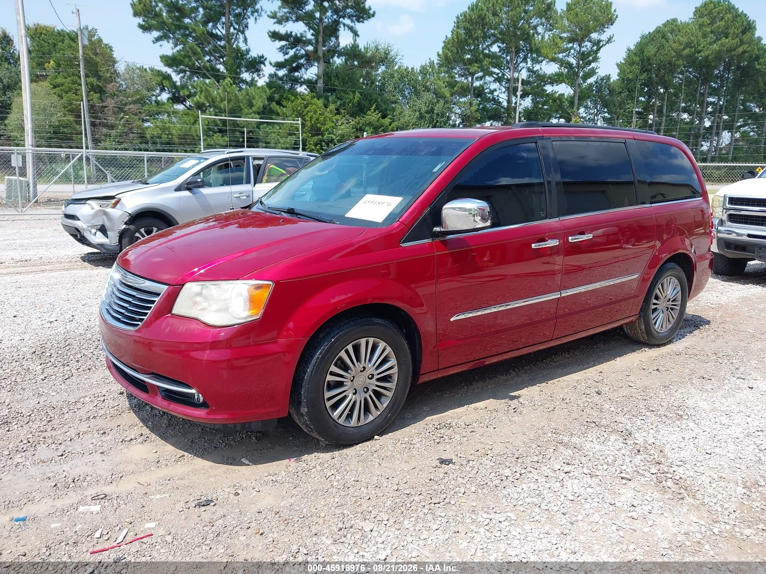2014 Chrysler Town & Country Touring-l Red vin: 2C4RC1CGXER165208
