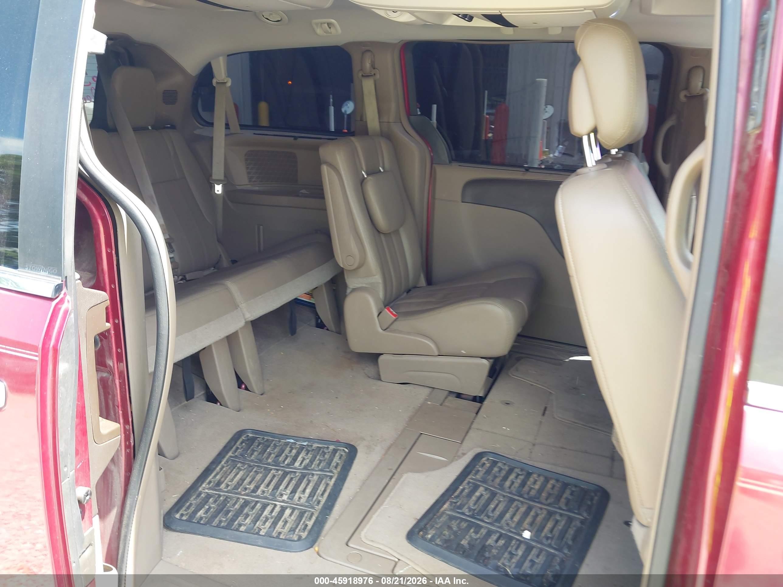 2014 Chrysler Town & Country Touring-l Red vin: 2C4RC1CGXER165208