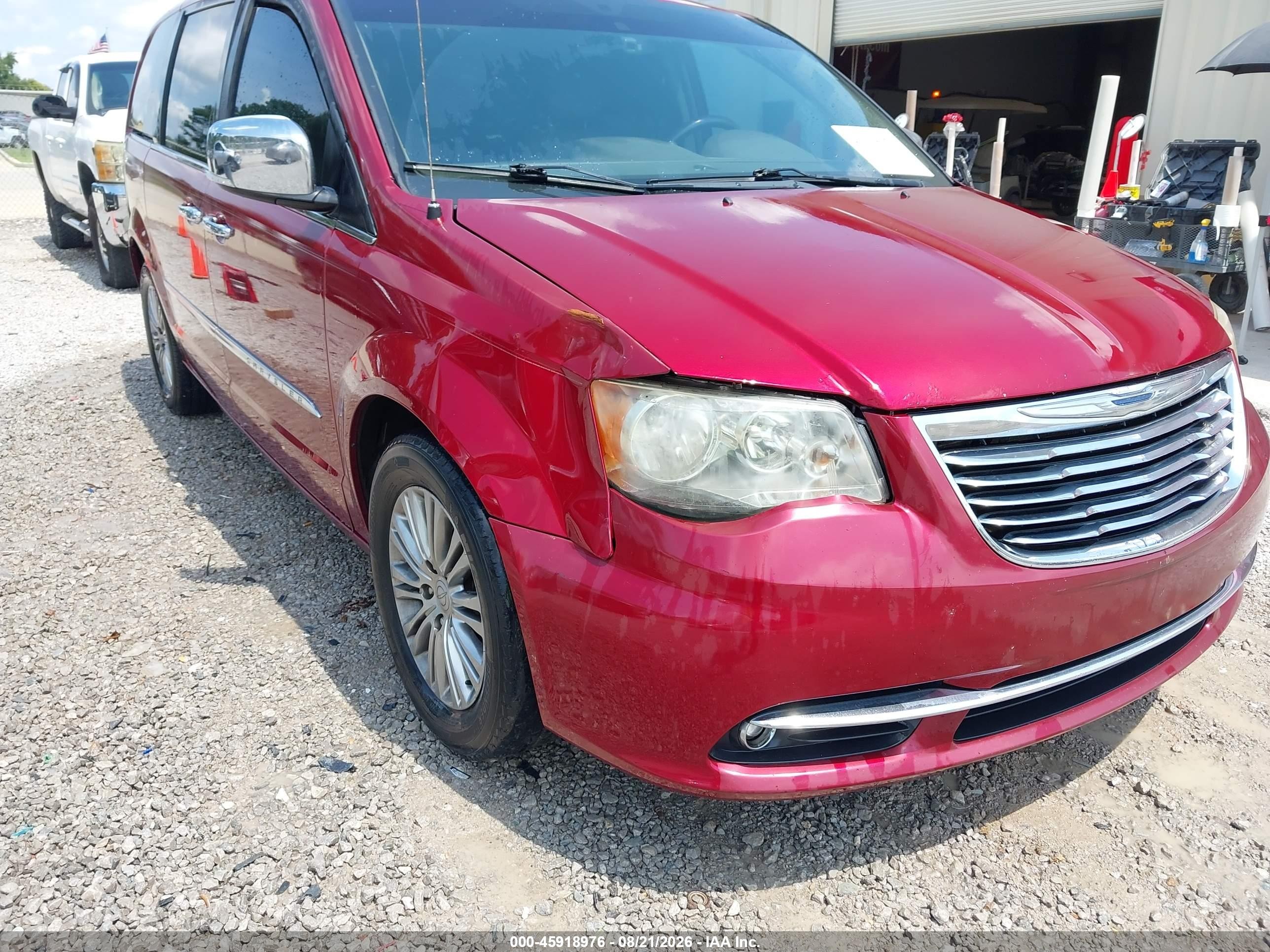 2014 Chrysler Town & Country Touring-l Red vin: 2C4RC1CGXER165208