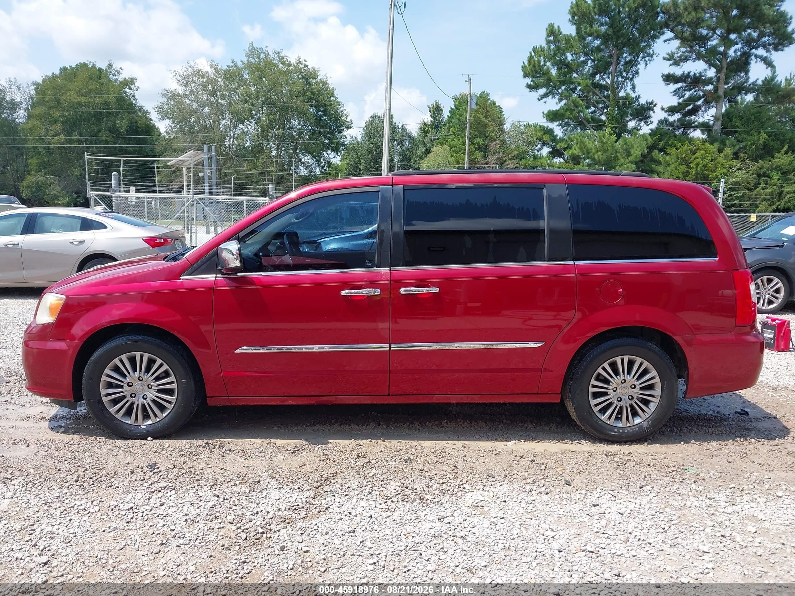 2014 Chrysler Town & Country Touring-l Red vin: 2C4RC1CGXER165208