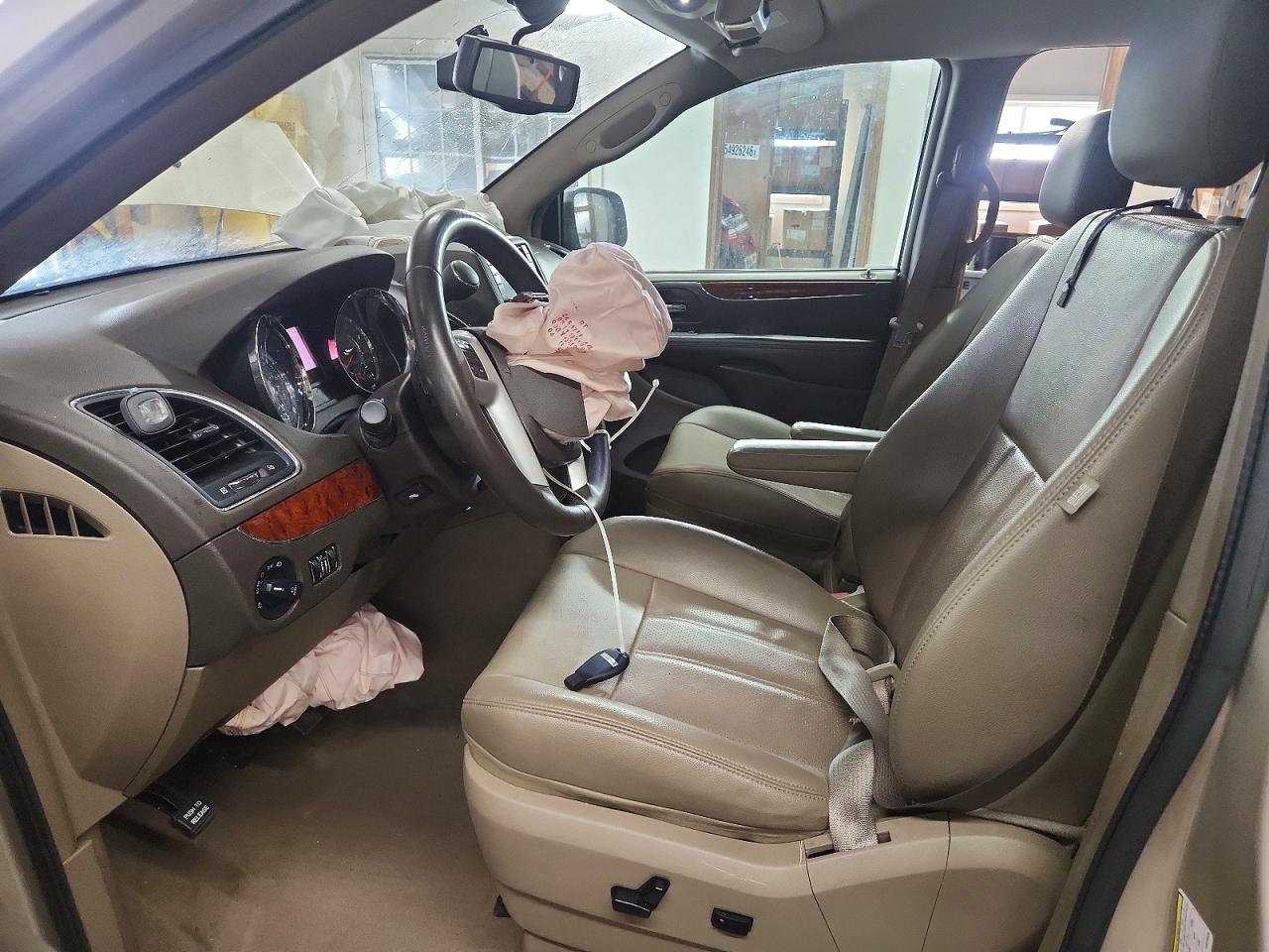 2014 Chrysler Town & Country Touring L Beige vin: 2C4RC1CGXER228436