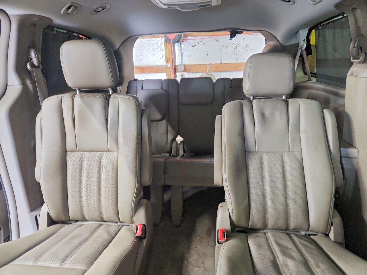 2014 Chrysler Town & Country Touring L Beige vin: 2C4RC1CGXER228436