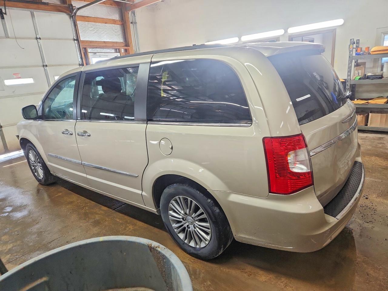 2014 Chrysler Town & Country Touring L Beige vin: 2C4RC1CGXER228436
