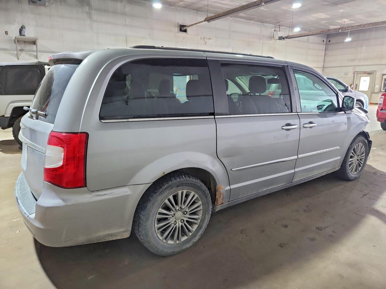 2014 Chrysler Town & Country Touring L Silver vin: 2C4RC1CGXER231871