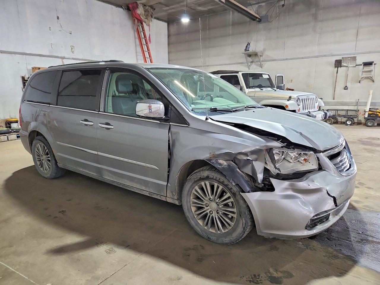 2014 Chrysler Town & Country Touring L Silver vin: 2C4RC1CGXER231871