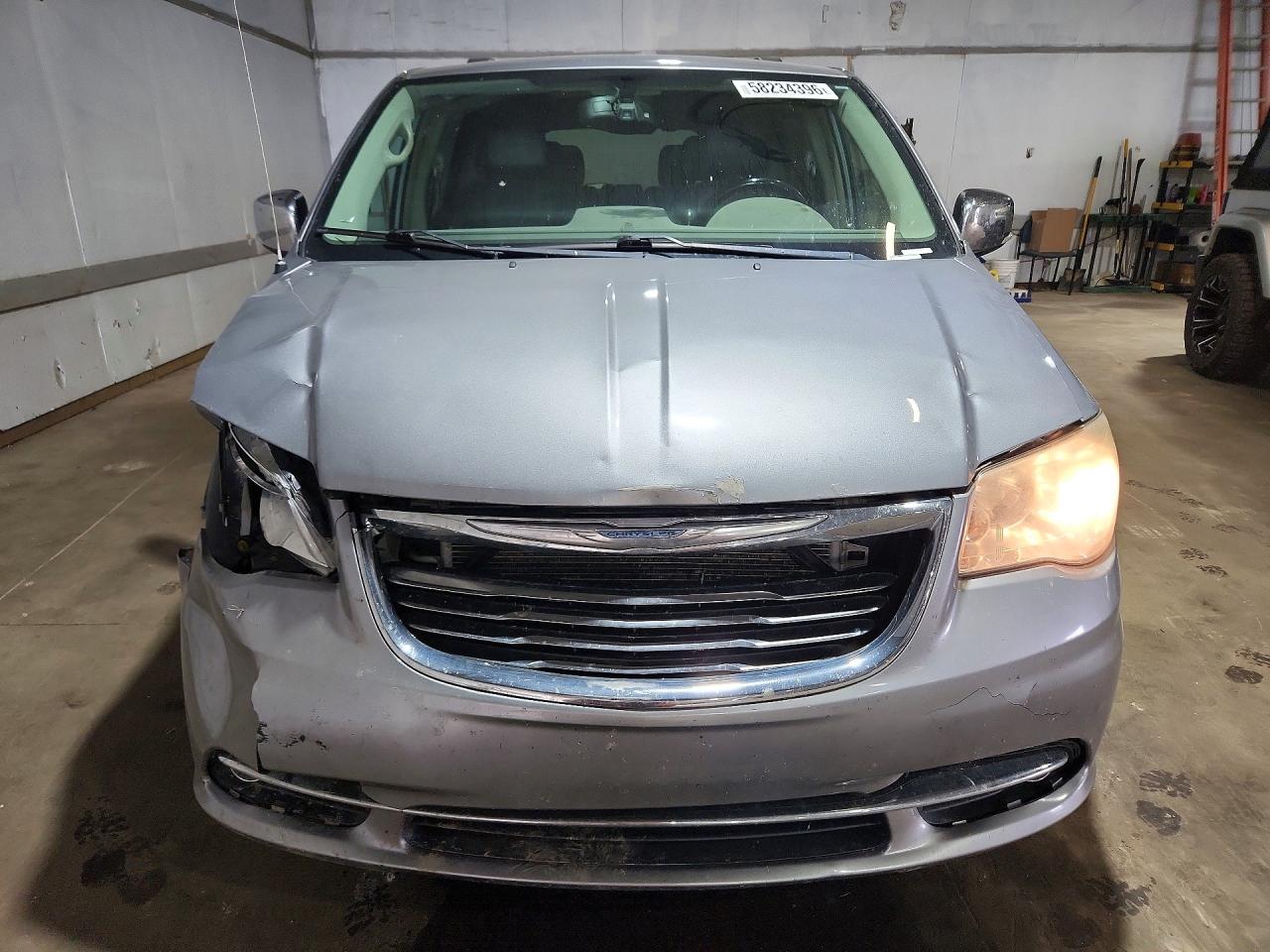 2014 Chrysler Town & Country Touring L Silver vin: 2C4RC1CGXER231871