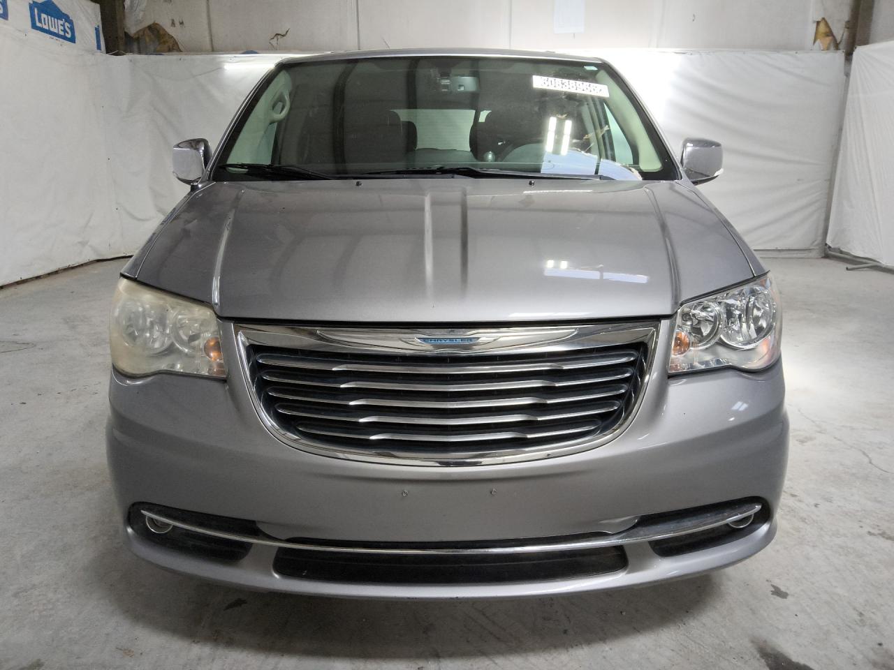 2014 Chrysler Town & Country Touring L Серебряный vin: 2C4RC1CGXER258620 Damage: Left Head Lamp, Faded, Repair Required