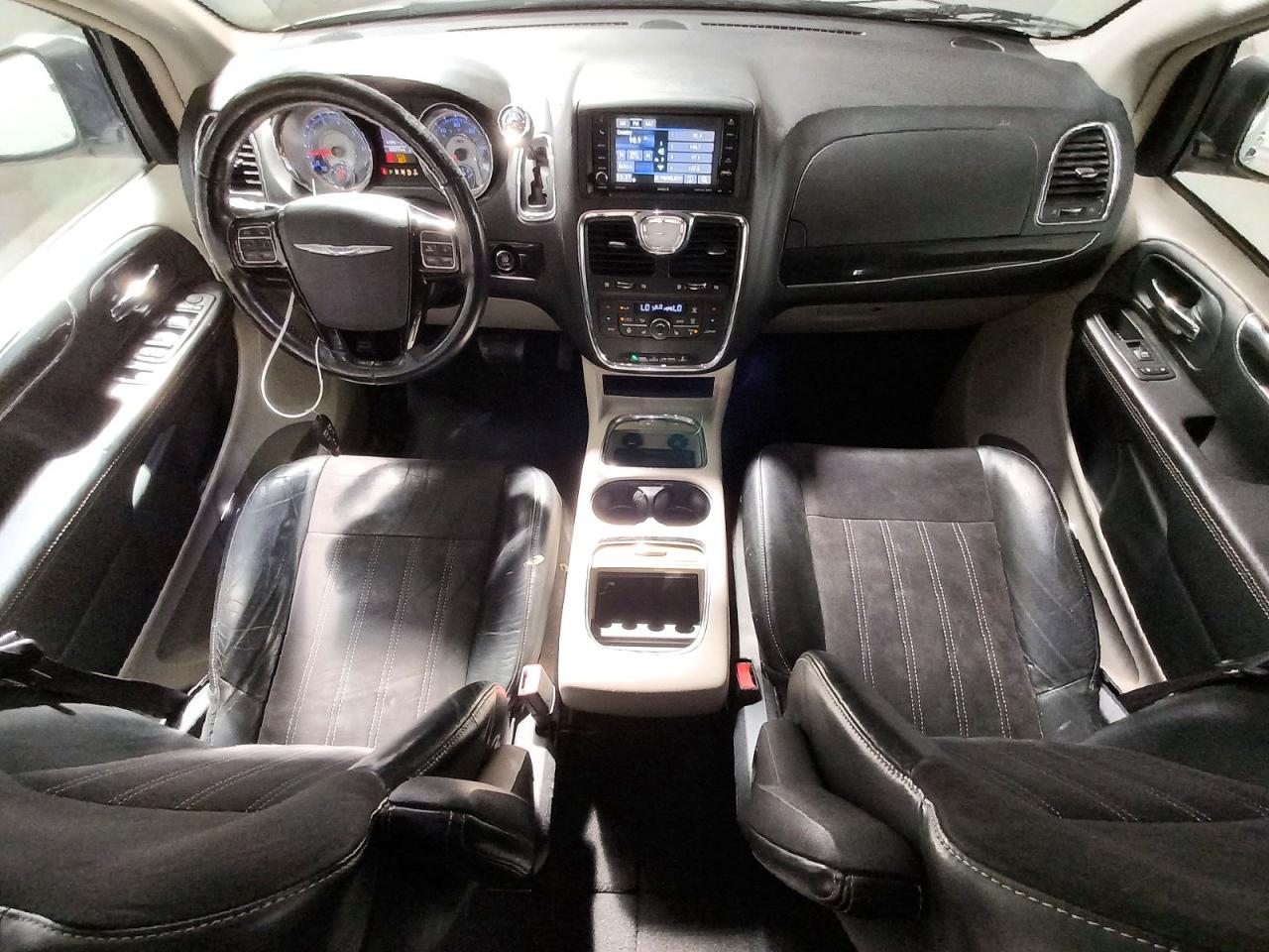 2014 Chrysler Town & Country Touring L Серебряный vin: 2C4RC1CGXER258620