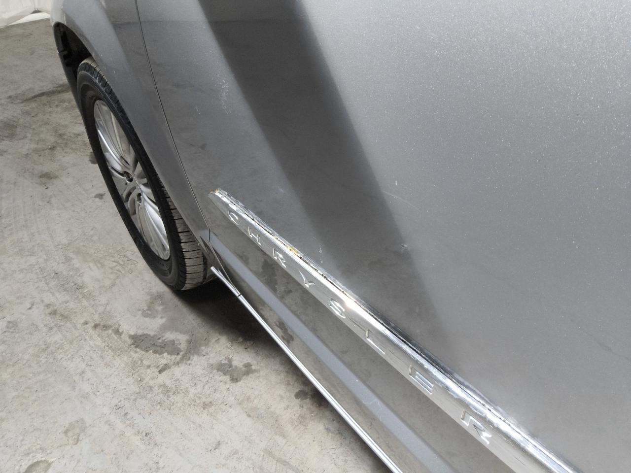 2014 Chrysler Town & Country Touring L Серебряный vin: 2C4RC1CGXER258620 Damage: Left Front Door, Chipped, 4