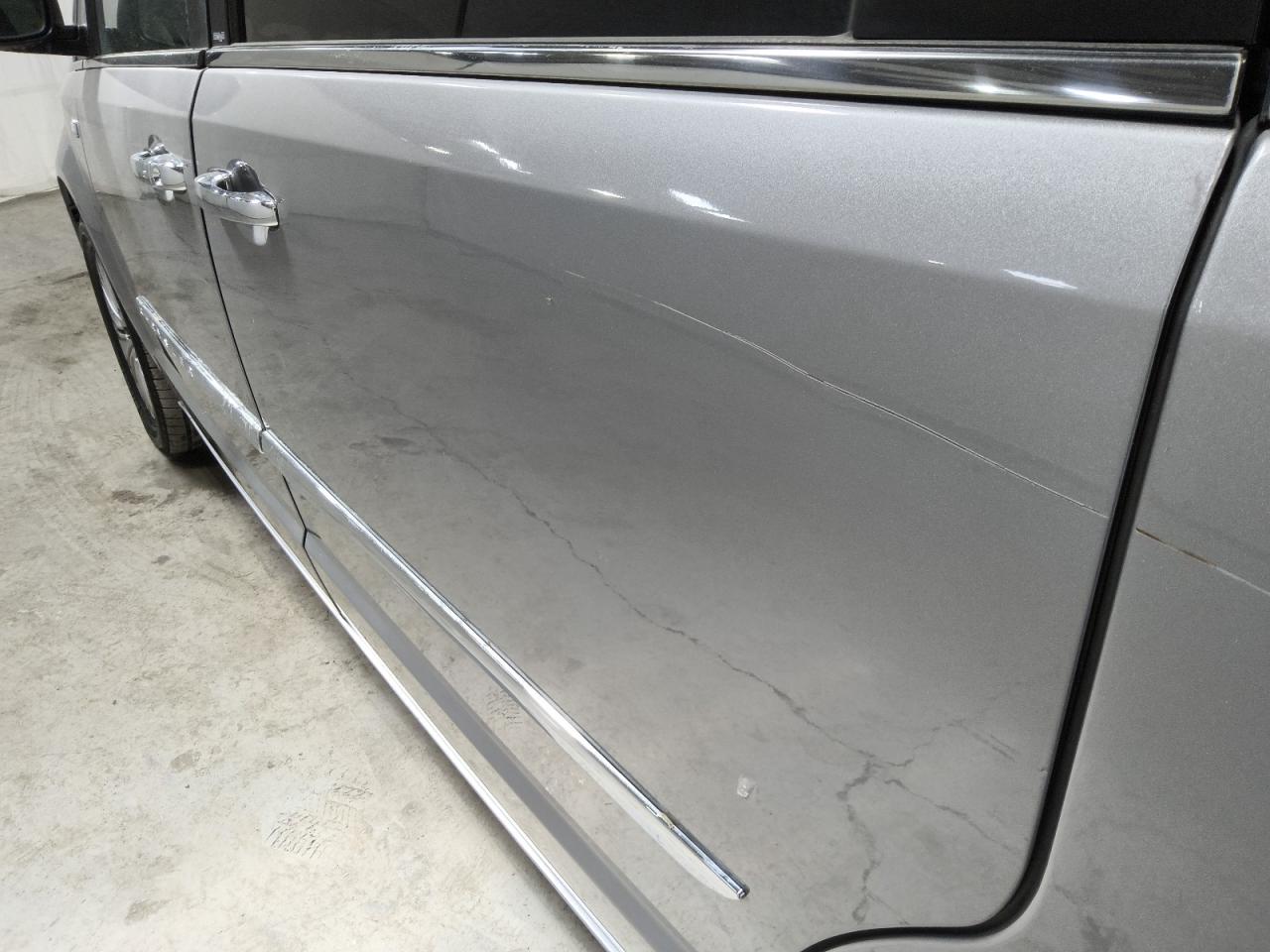 2014 Chrysler Town & Country Touring L Серебряный vin: 2C4RC1CGXER258620 Damage: Right Rear Door, Multiple Scratches Light, 4