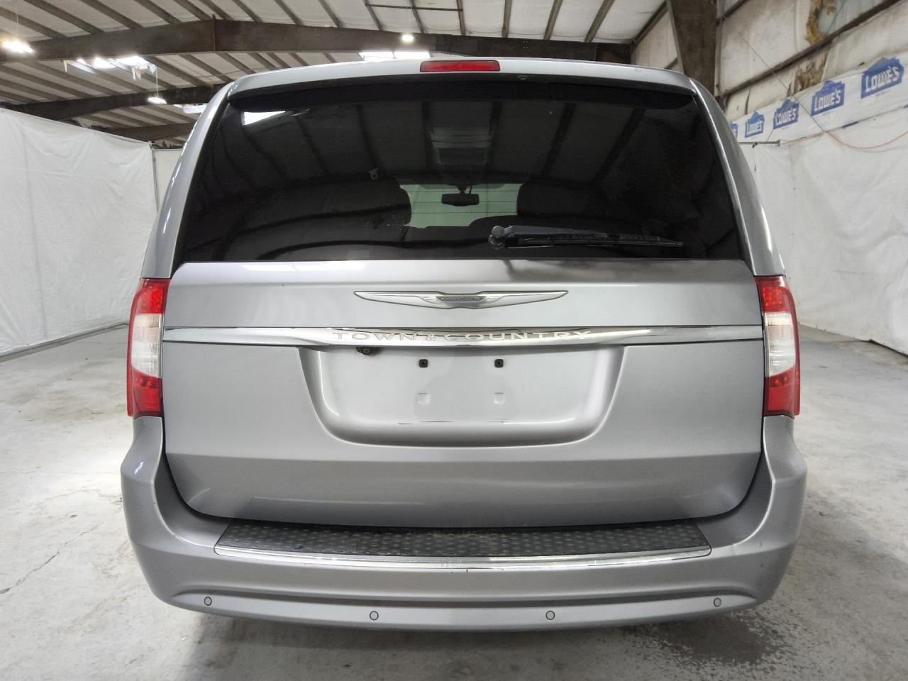 2014 Chrysler Town & Country Touring L Серебряный vin: 2C4RC1CGXER258620 Damage: Rear Bumper, Chipped, 3