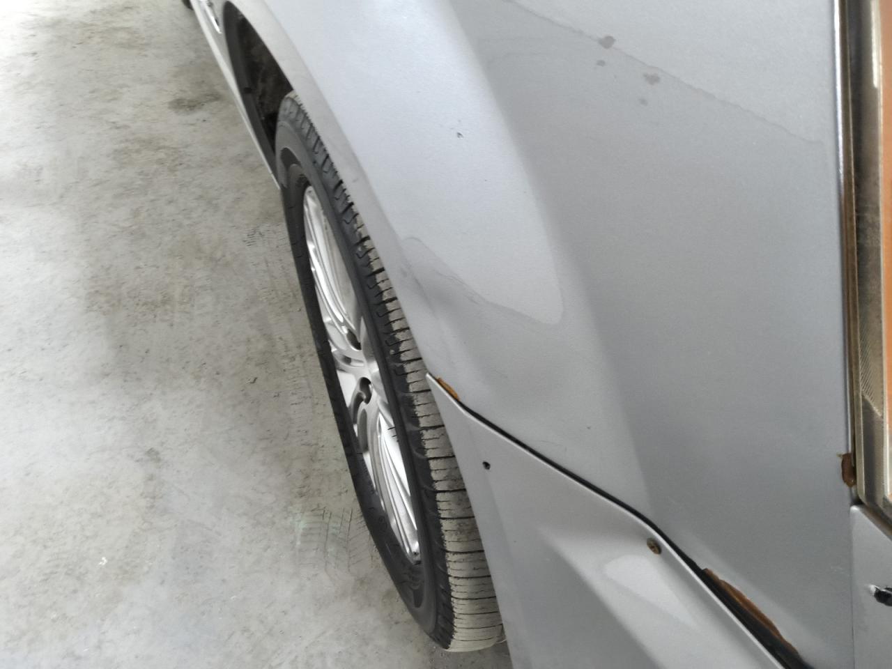 2014 Chrysler Town & Country Touring L Серебряный vin: 2C4RC1CGXER258620 Damage: Right Front Fender, Chipped, 3