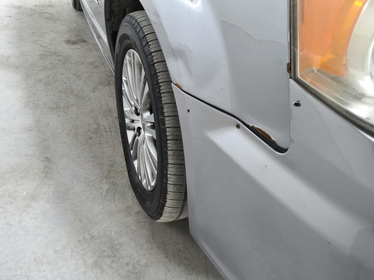 2014 Chrysler Town & Country Touring L Серебряный vin: 2C4RC1CGXER258620 Damage: Front Bumper, Broken, Replacement Required