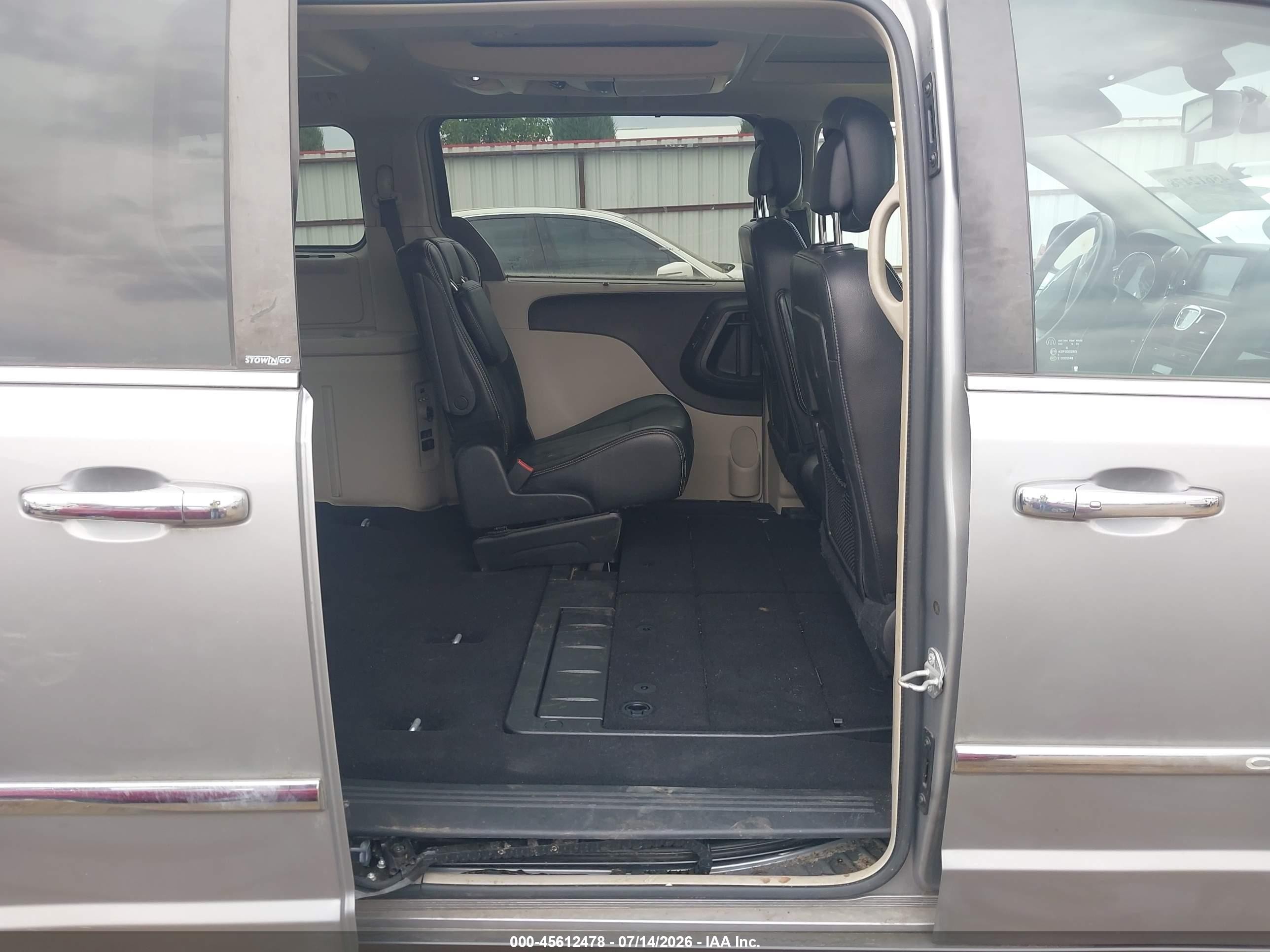 2014 Chrysler Town & Country Touring-l Silver vin: 2C4RC1CGXER307430