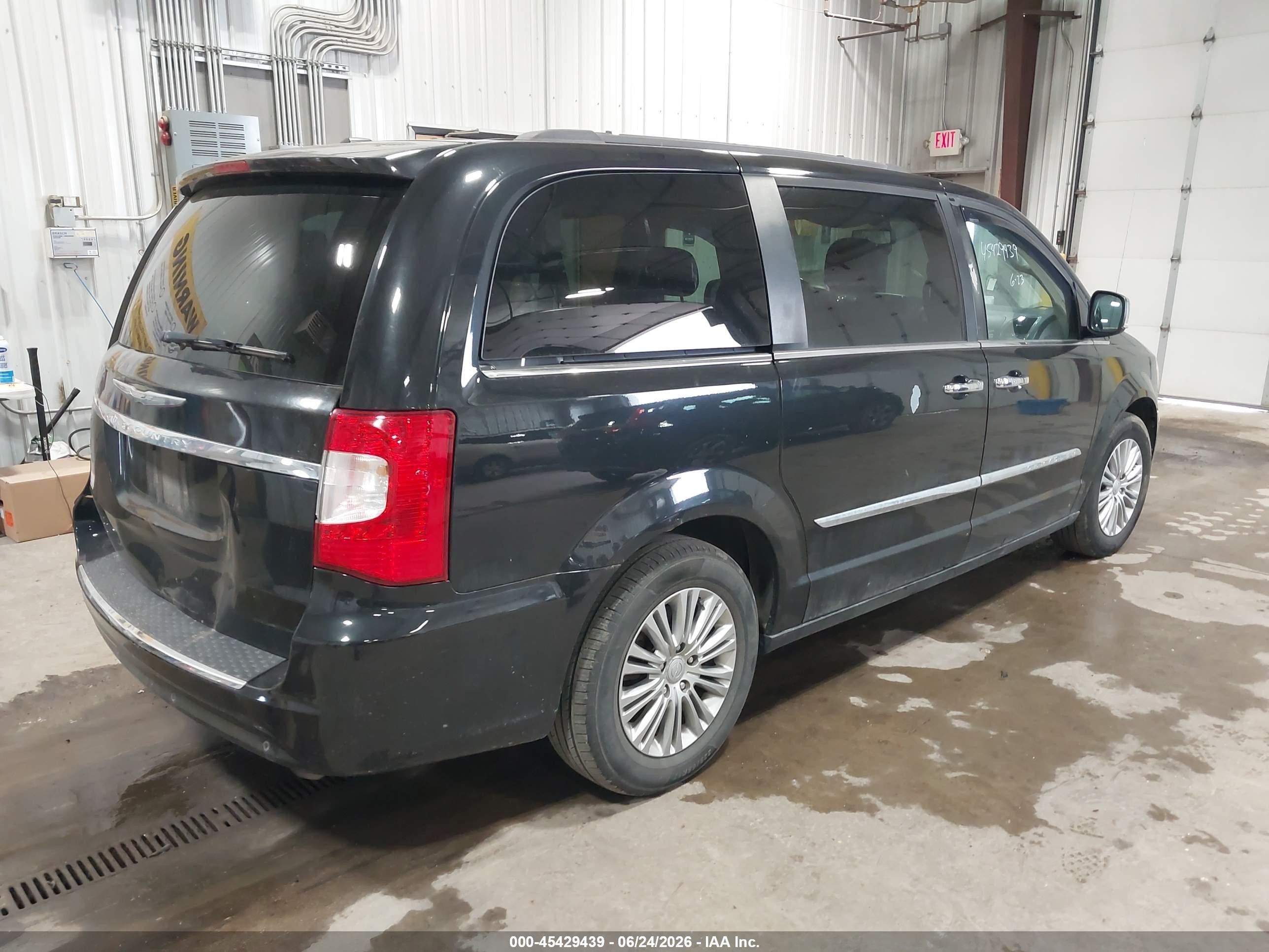 2015 Chrysler Town & Country Touring-l Black vin: 2C4RC1CGXFR547644