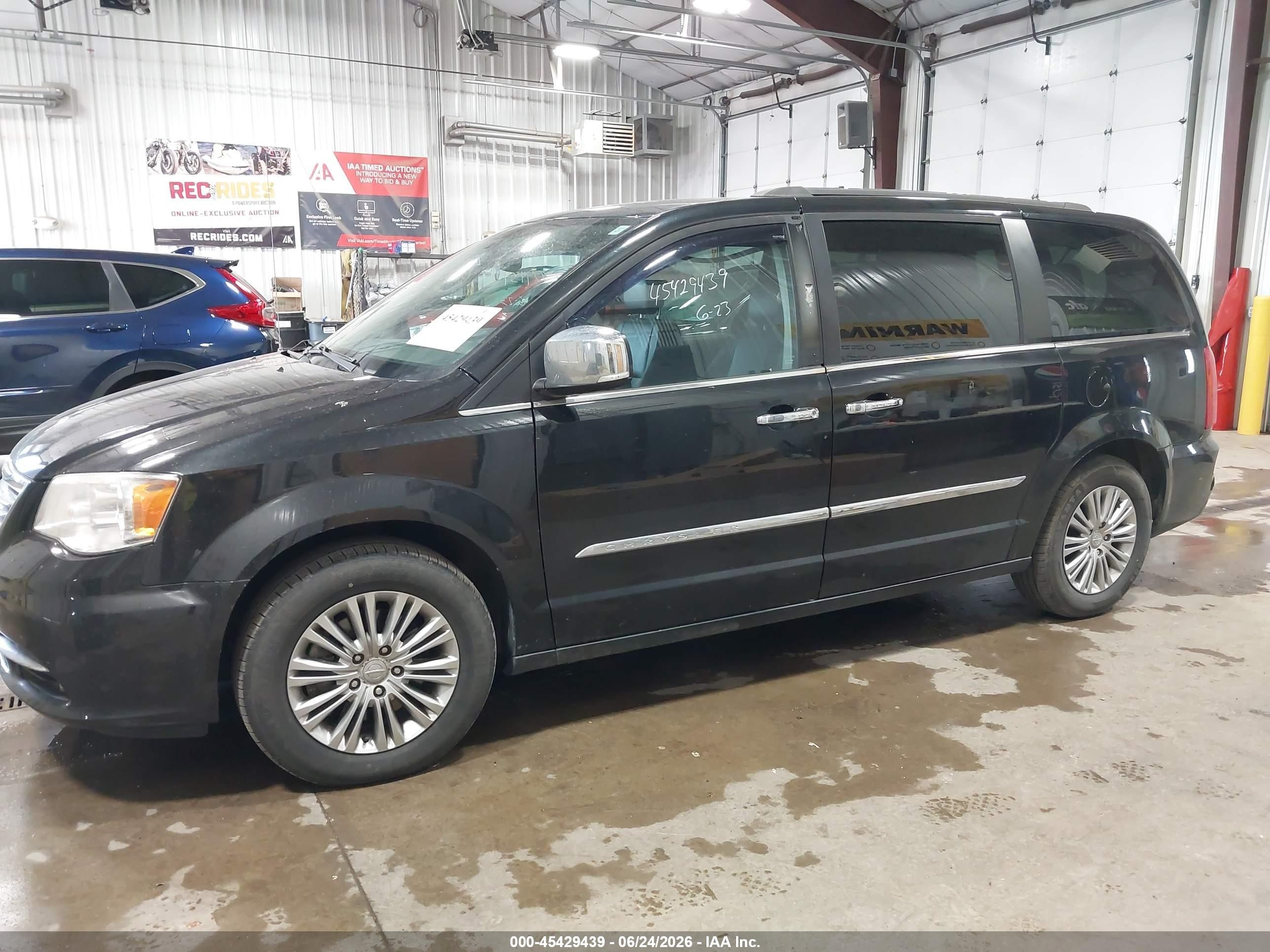 2015 Chrysler Town & Country Touring-l Black vin: 2C4RC1CGXFR547644