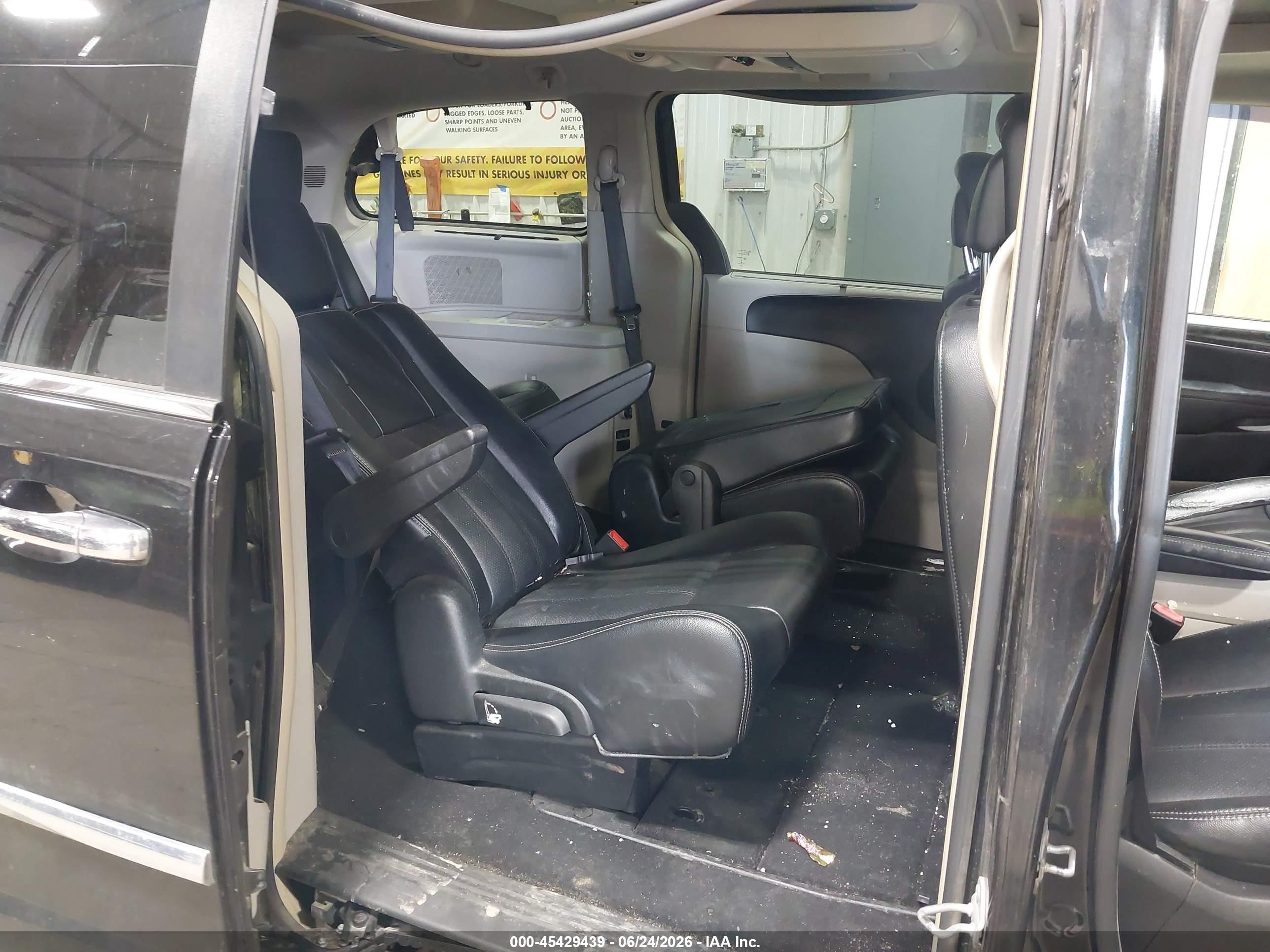 2015 Chrysler Town & Country Touring-l Black vin: 2C4RC1CGXFR547644