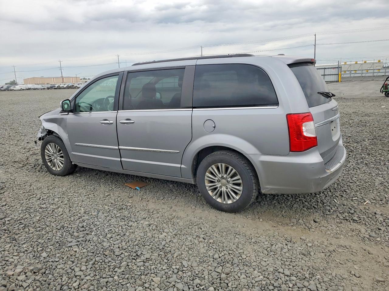 2015 Chrysler Town & Country Touring L Silver vin: 2C4RC1CGXFR627168