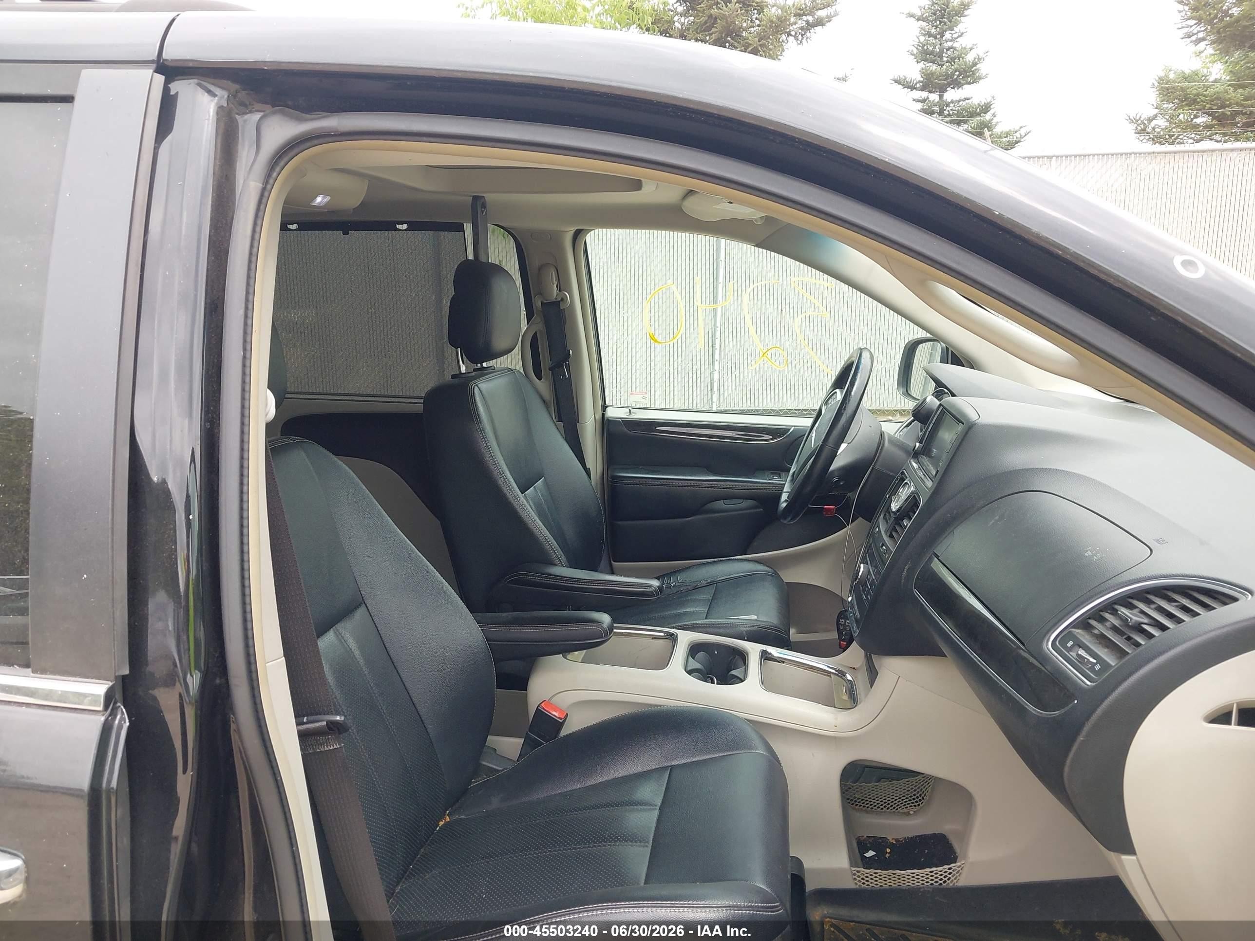 2015 Chrysler Town & Country Touring-l Black vin: 2C4RC1CGXFR705822