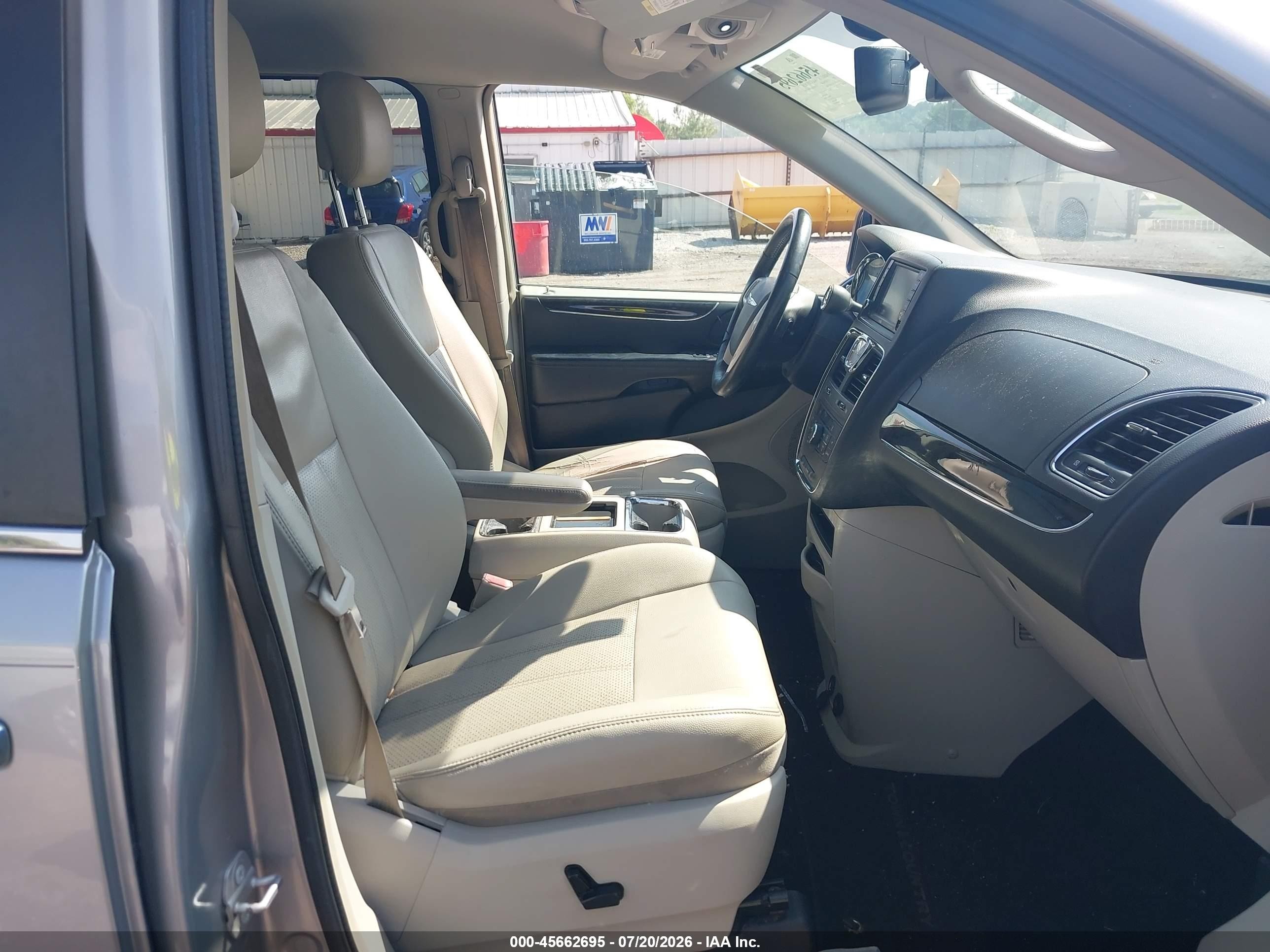 2015 Chrysler Town & Country Touring-l Серебряный vin: 2C4RC1CGXFR731286