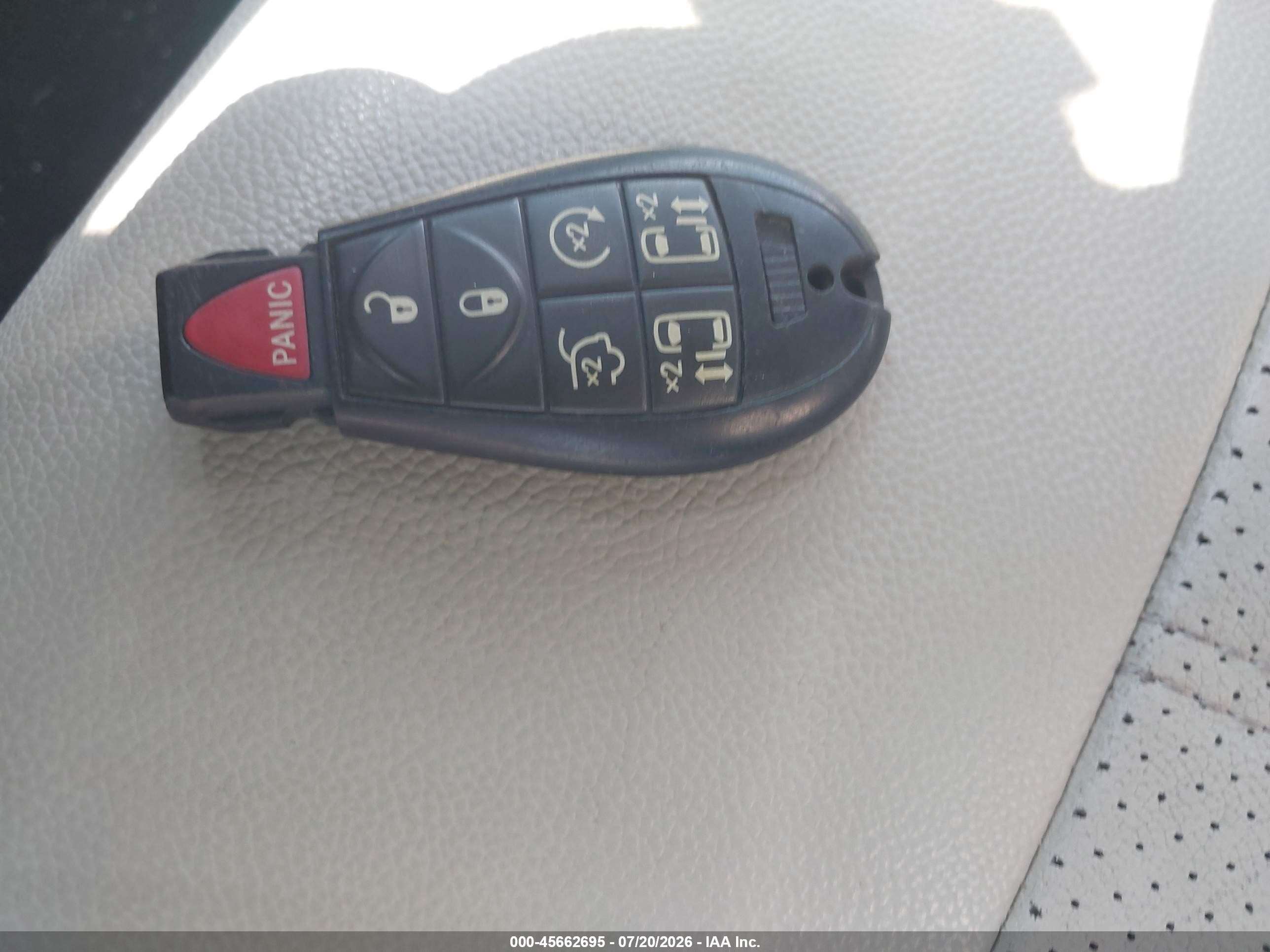2015 Chrysler Town & Country Touring-l Серебряный vin: 2C4RC1CGXFR731286