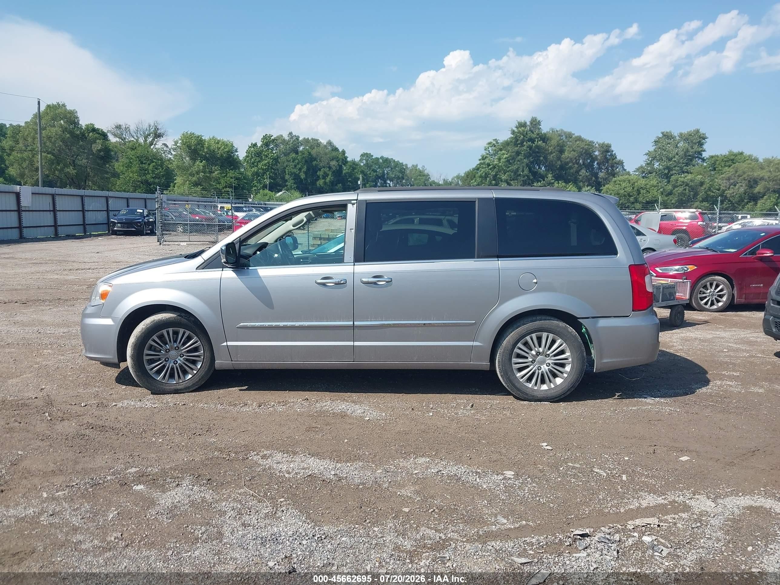 2015 Chrysler Town & Country Touring-l Серебряный vin: 2C4RC1CGXFR731286