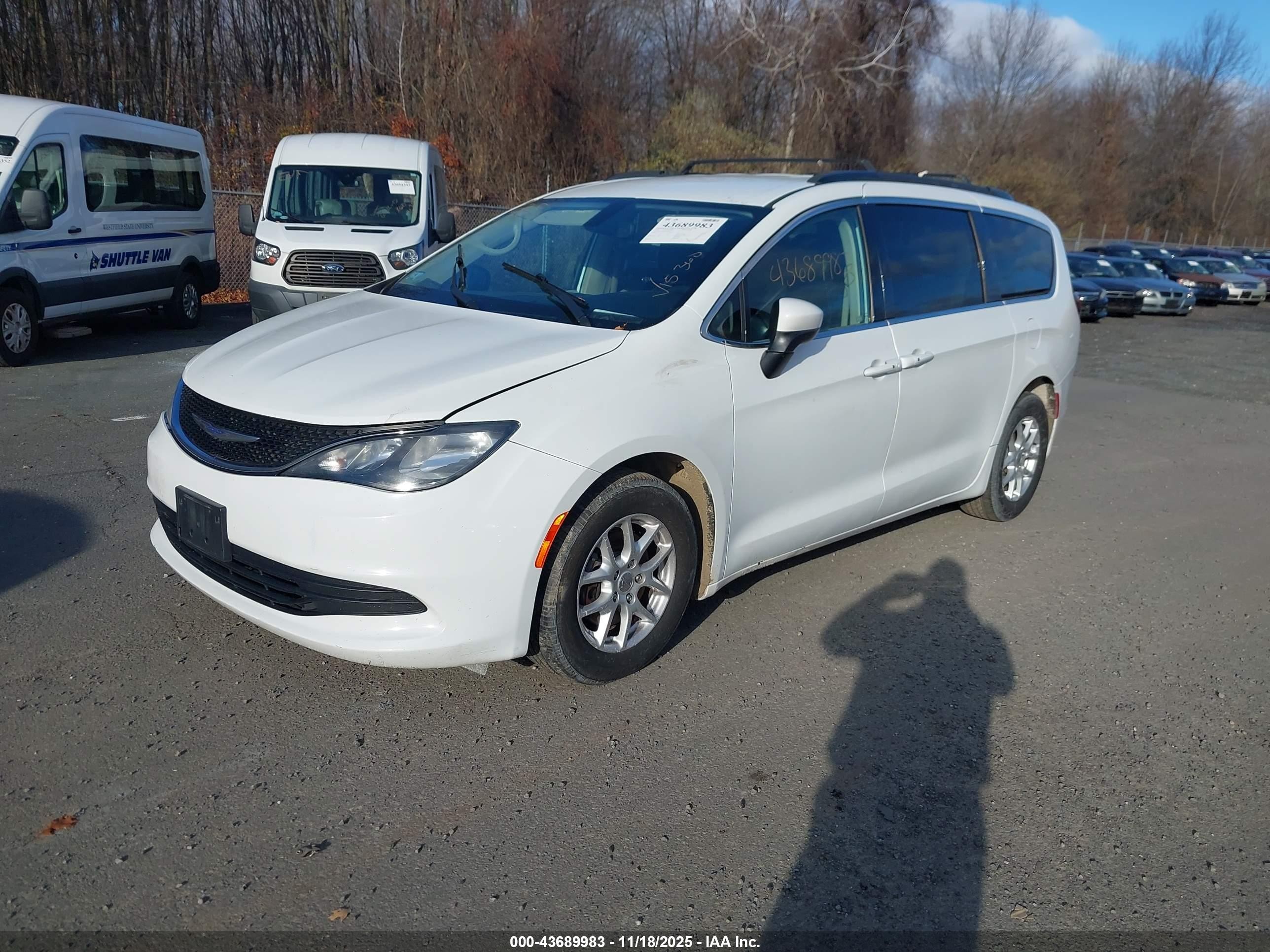 2020 Chrysler Voyager Lxi White vin: 2C4RC1DG0LR148591