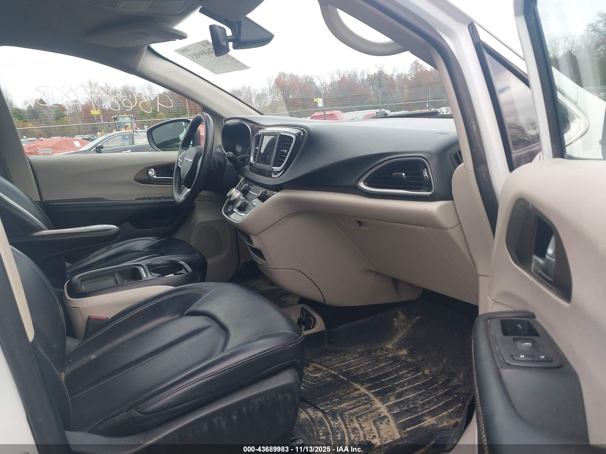 2020 Chrysler Voyager Lxi White vin: 2C4RC1DG0LR148591