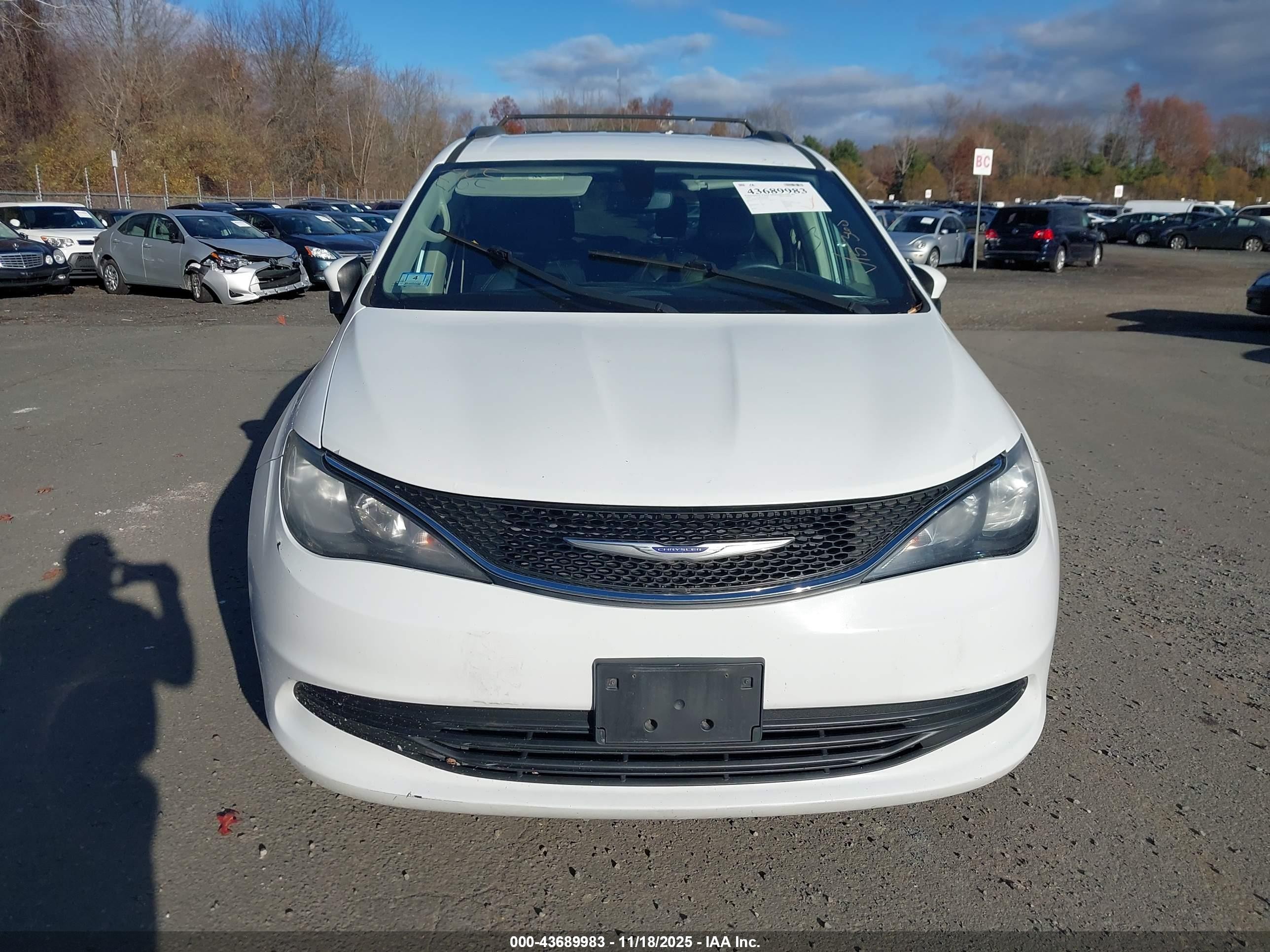 2020 Chrysler Voyager Lxi White vin: 2C4RC1DG0LR148591