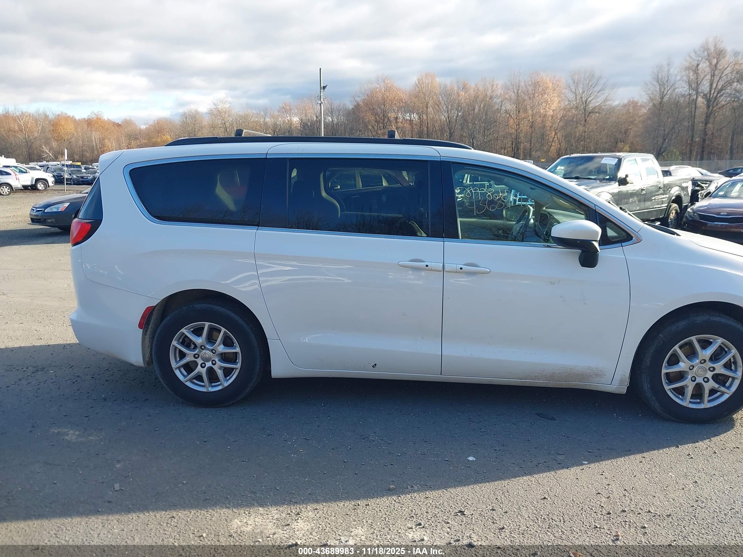 2020 Chrysler Voyager Lxi White vin: 2C4RC1DG0LR148591