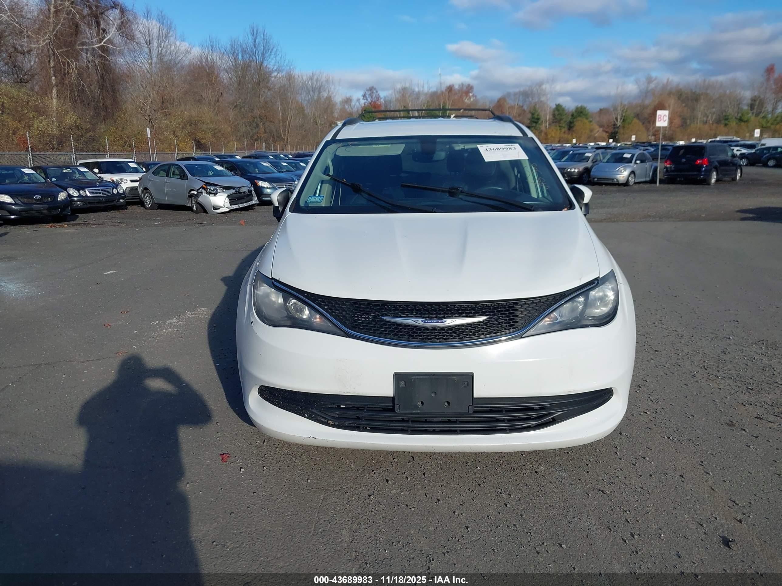 2020 Chrysler Voyager Lxi White vin: 2C4RC1DG0LR148591