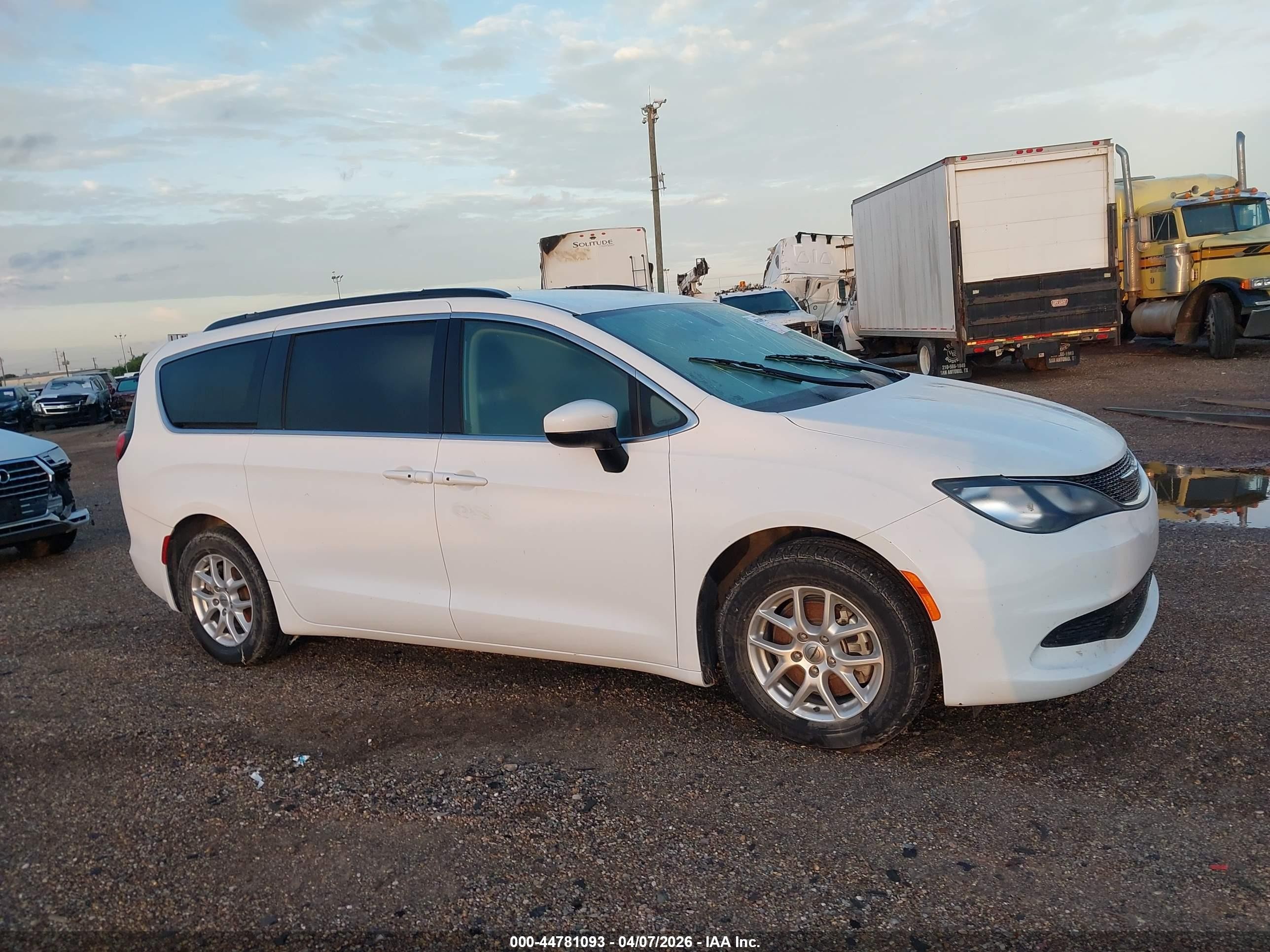 2021 Chrysler Voyager Lxi White vin: 2C4RC1DG1MR533014