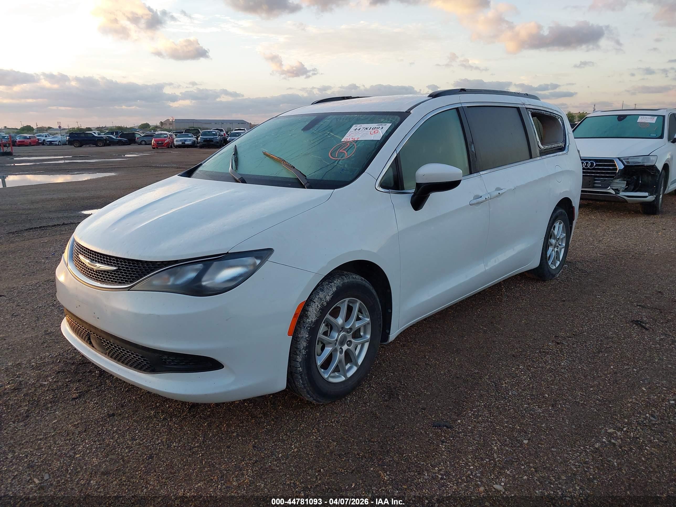 2021 Chrysler Voyager Lxi White vin: 2C4RC1DG1MR533014