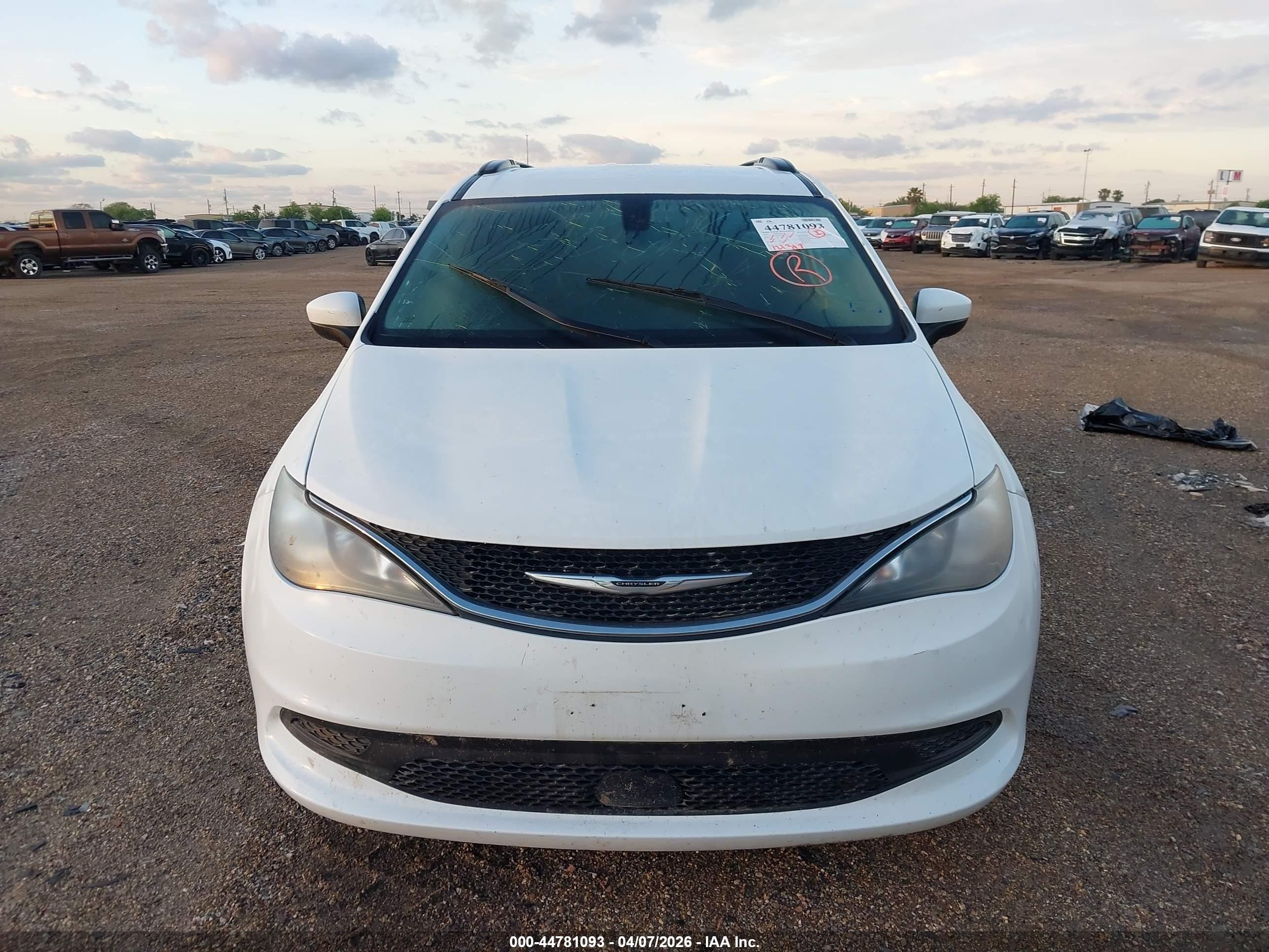 2021 Chrysler Voyager Lxi White vin: 2C4RC1DG1MR533014