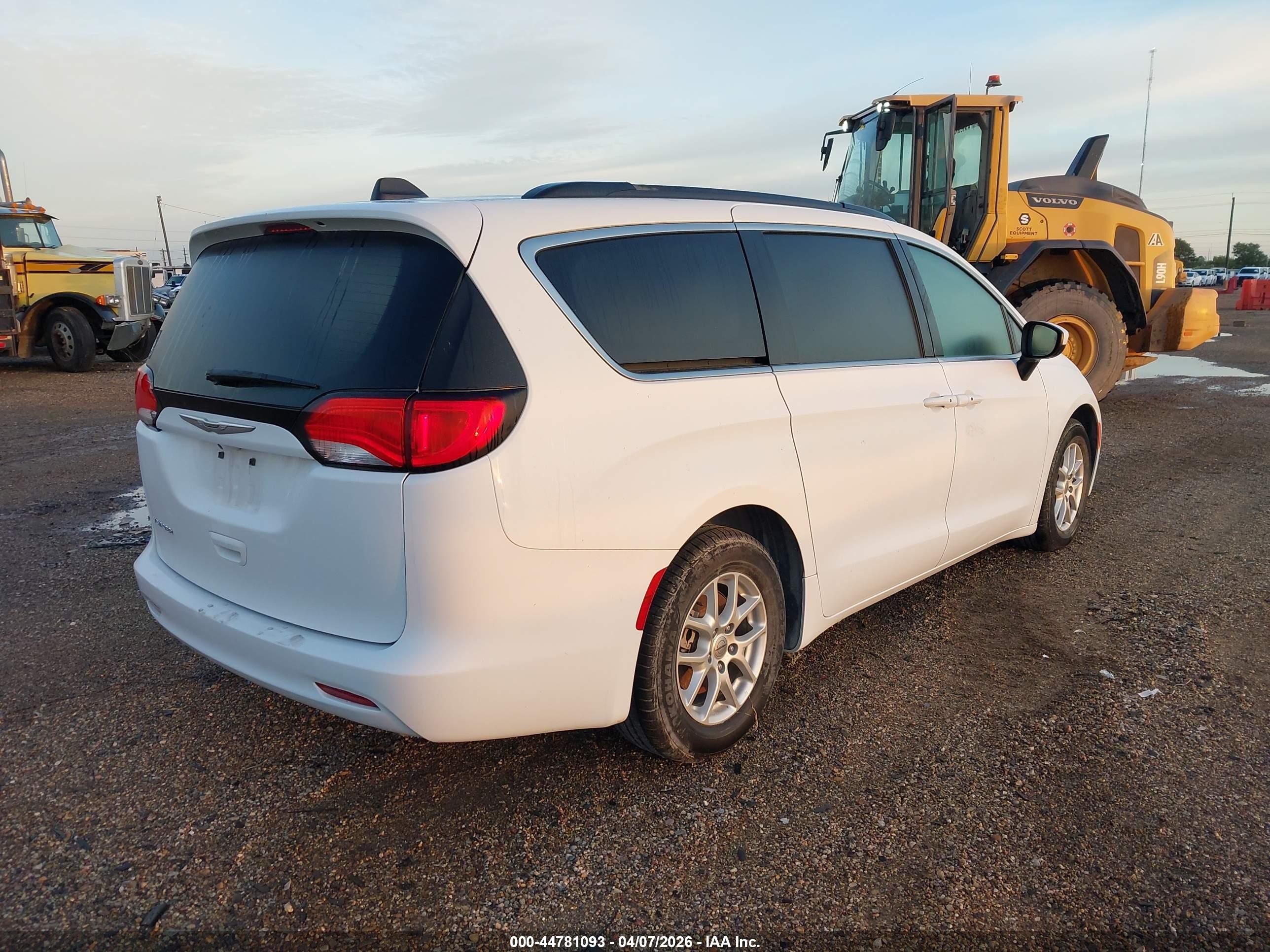 2021 Chrysler Voyager Lxi White vin: 2C4RC1DG1MR533014