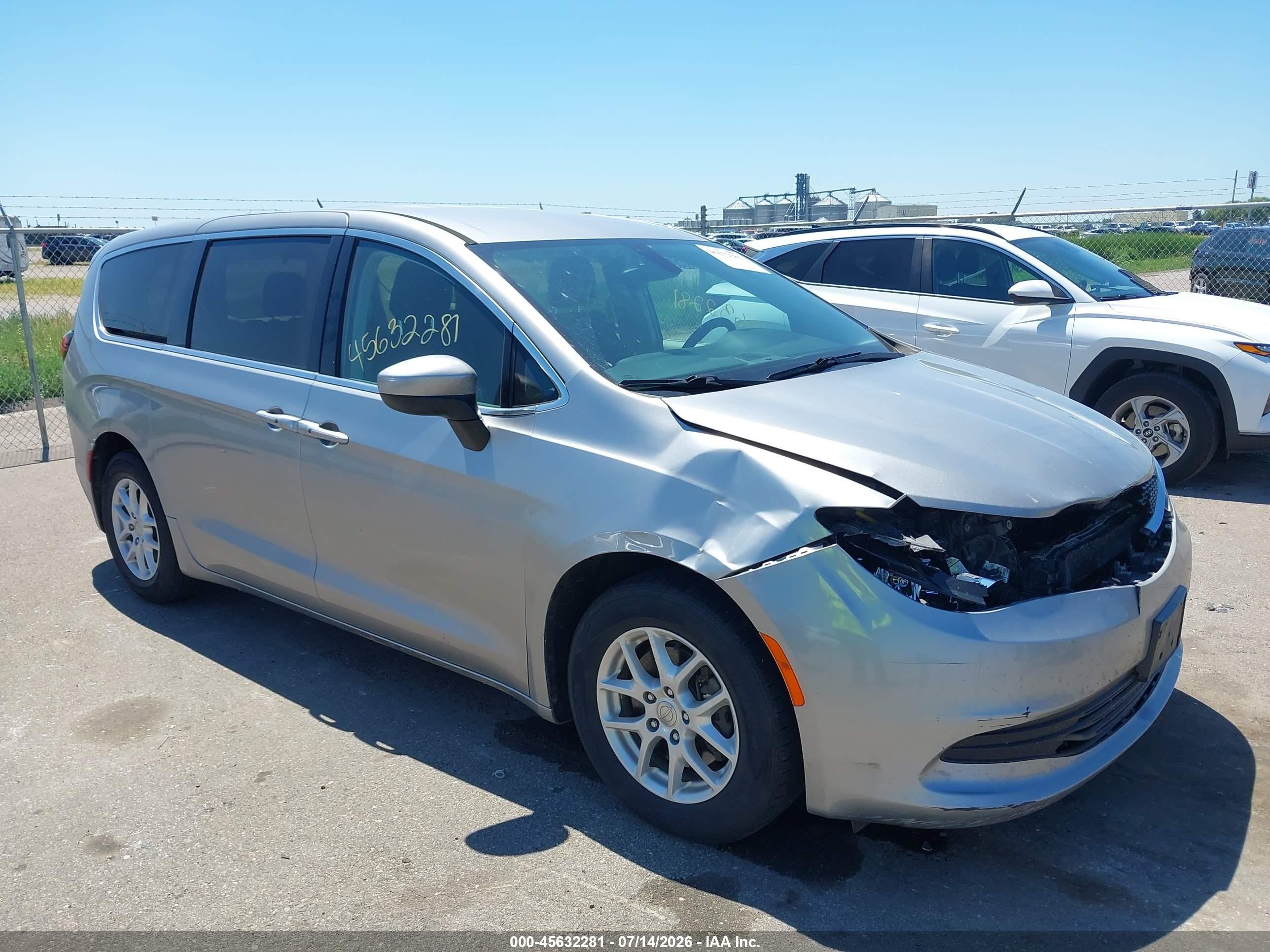 2017 Chrysler Pacifica Touring Silver vin: 2C4RC1DG2HR501405