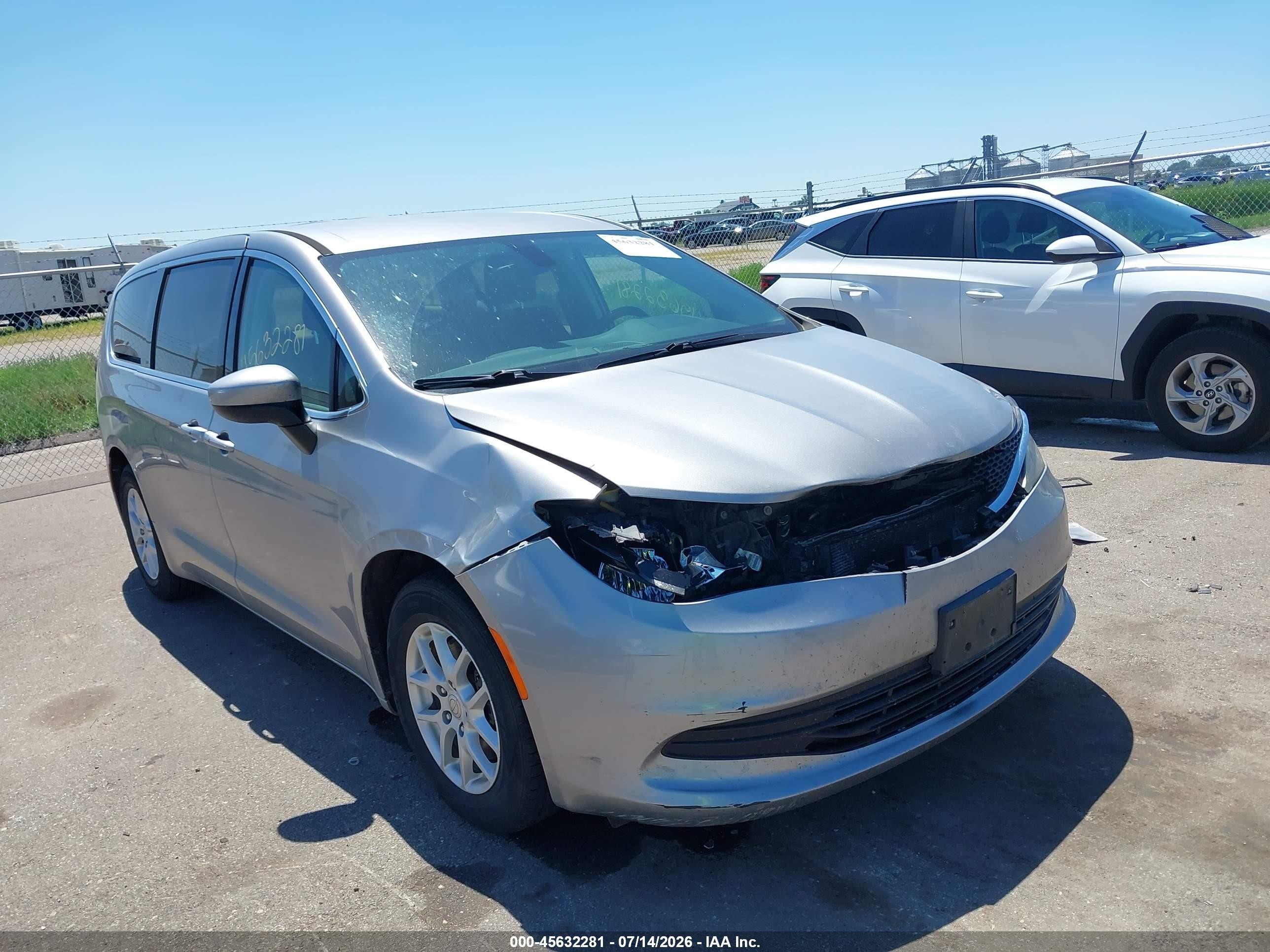 2017 Chrysler Pacifica Touring Silver vin: 2C4RC1DG2HR501405