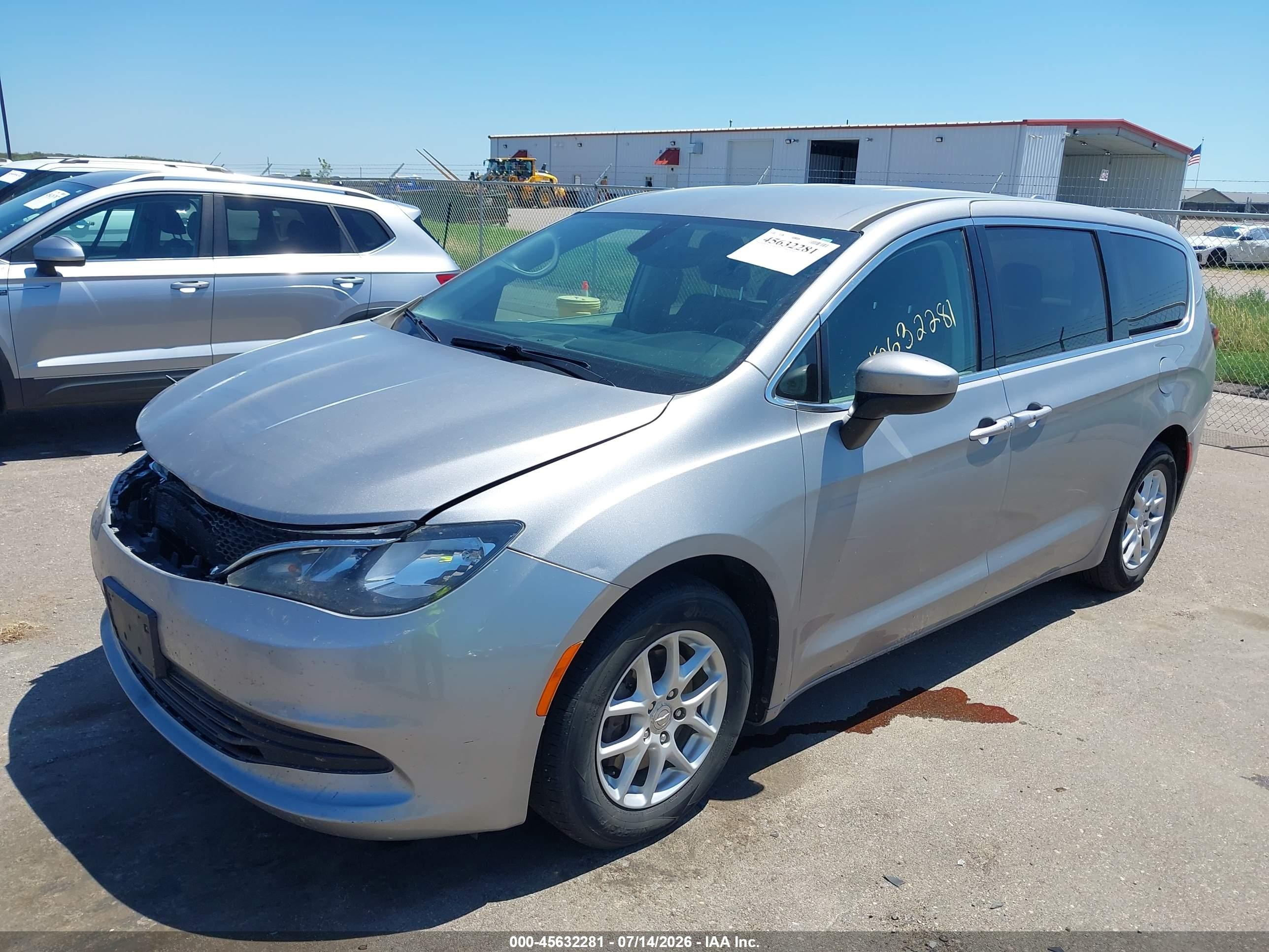 2017 Chrysler Pacifica Touring Silver vin: 2C4RC1DG2HR501405