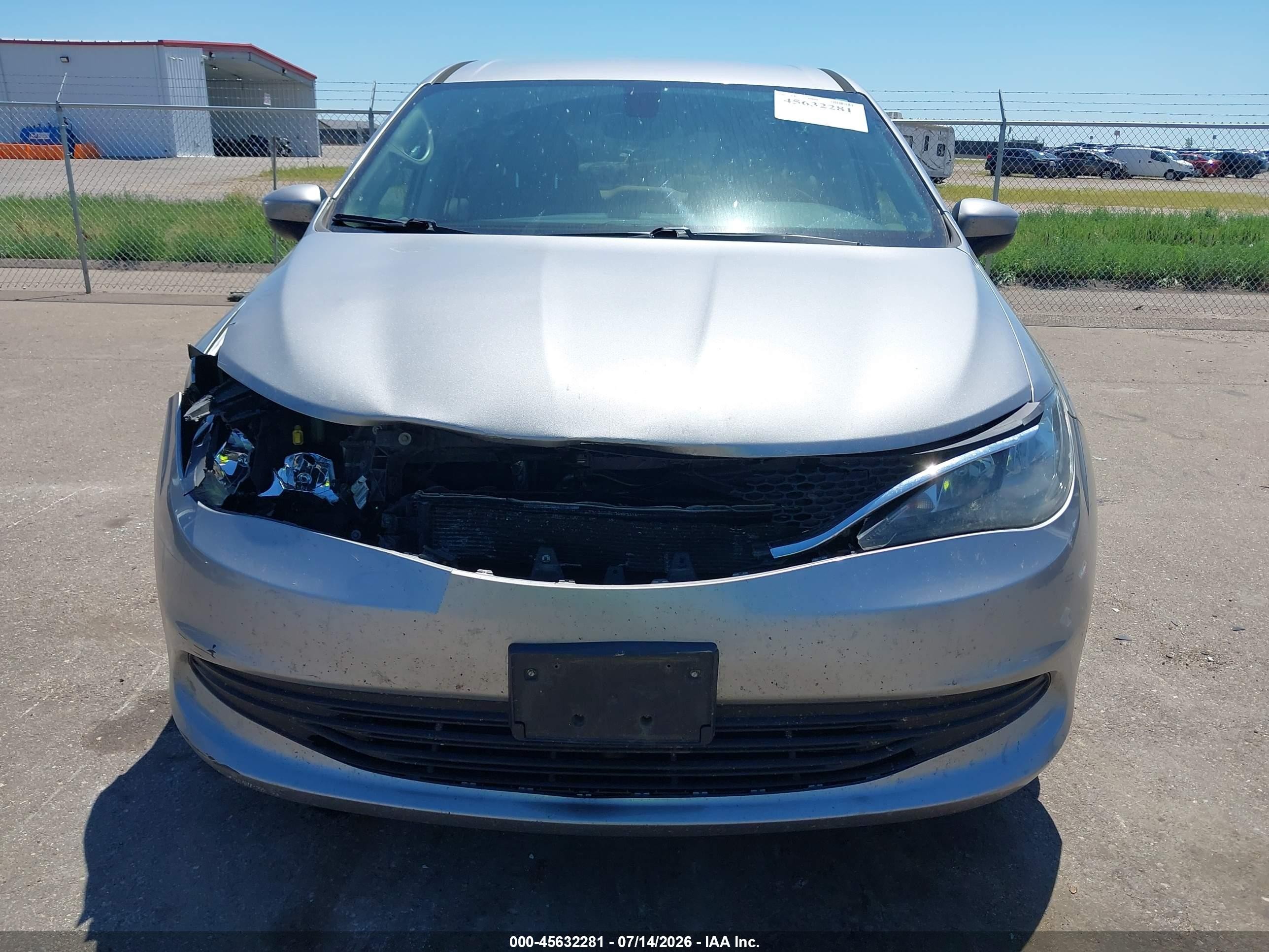 2017 Chrysler Pacifica Touring Silver vin: 2C4RC1DG2HR501405