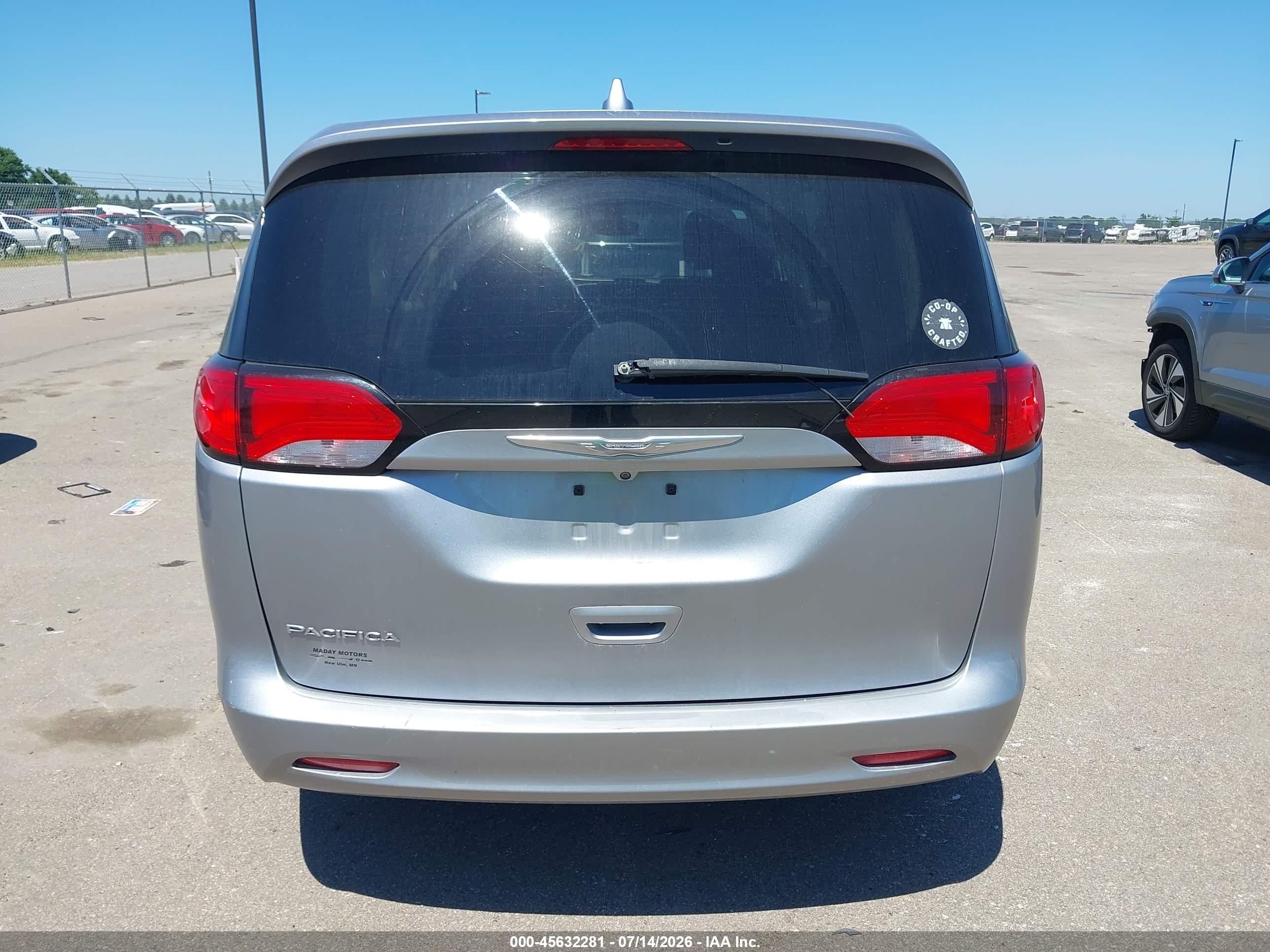 2017 Chrysler Pacifica Touring Silver vin: 2C4RC1DG2HR501405