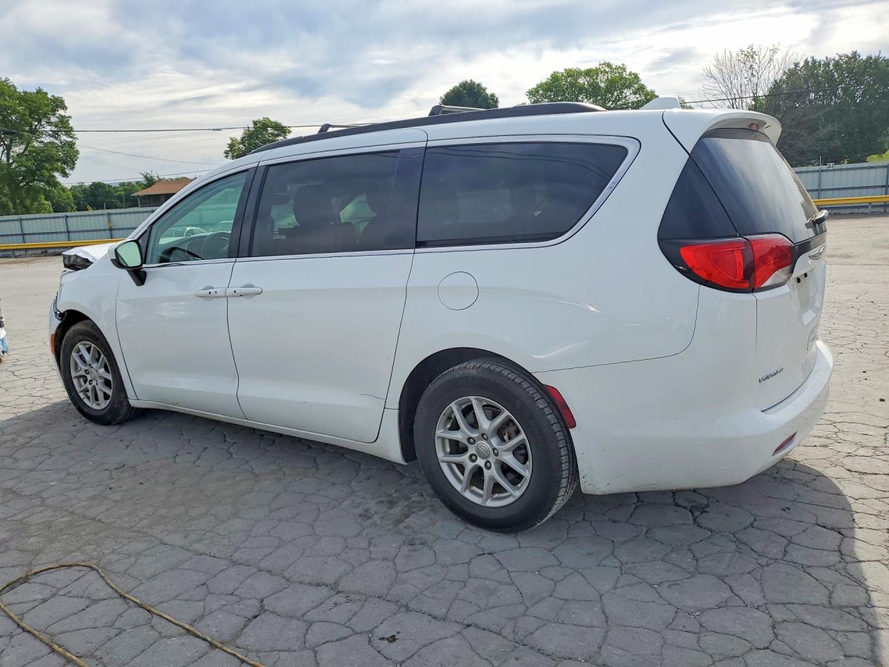 2020 Chrysler Voyager Lxi White vin: 2C4RC1DG4LR164518